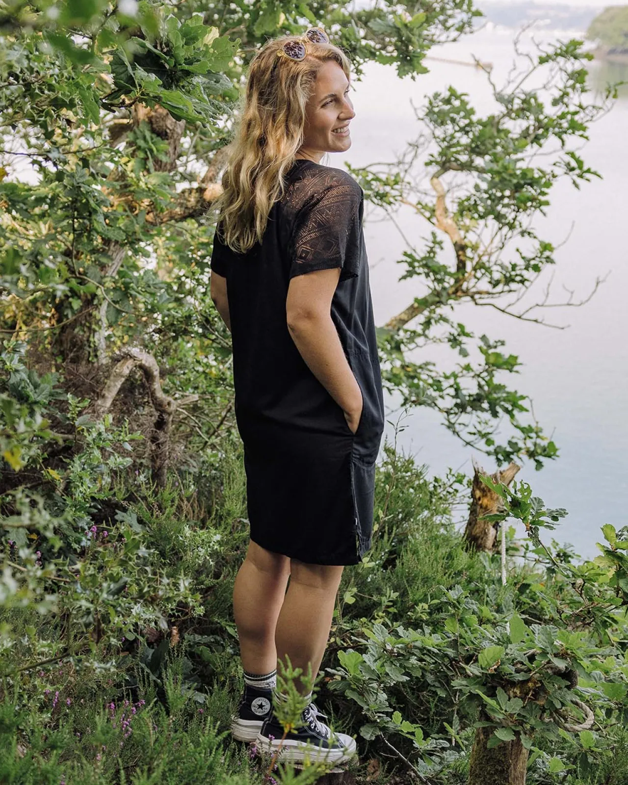 ambrose_oversized_kleid__schwarz_2.webp Shop Ambrose Oversized Kleid - Damen Kleider & Röcke