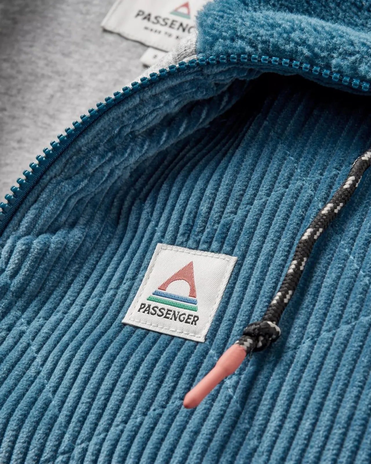awaken_recyceltes_tiefflorsherpafleece__verwaschenes_blau_2.webp Fashion Awaken Recyceltes Tiefflor-Sherpa-Fleece - Verwaschenes Blau Damen Fleece | Fleece