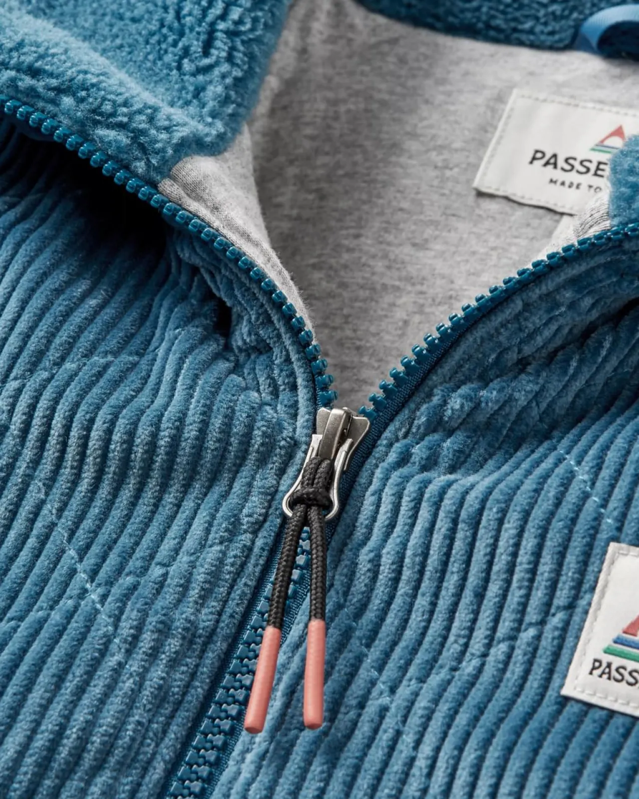 awaken_recyceltes_tiefflorsherpafleece__verwaschenes_blau_4.webp Fashion Awaken Recyceltes Tiefflor-Sherpa-Fleece - Verwaschenes Blau Damen Fleece | Fleece
