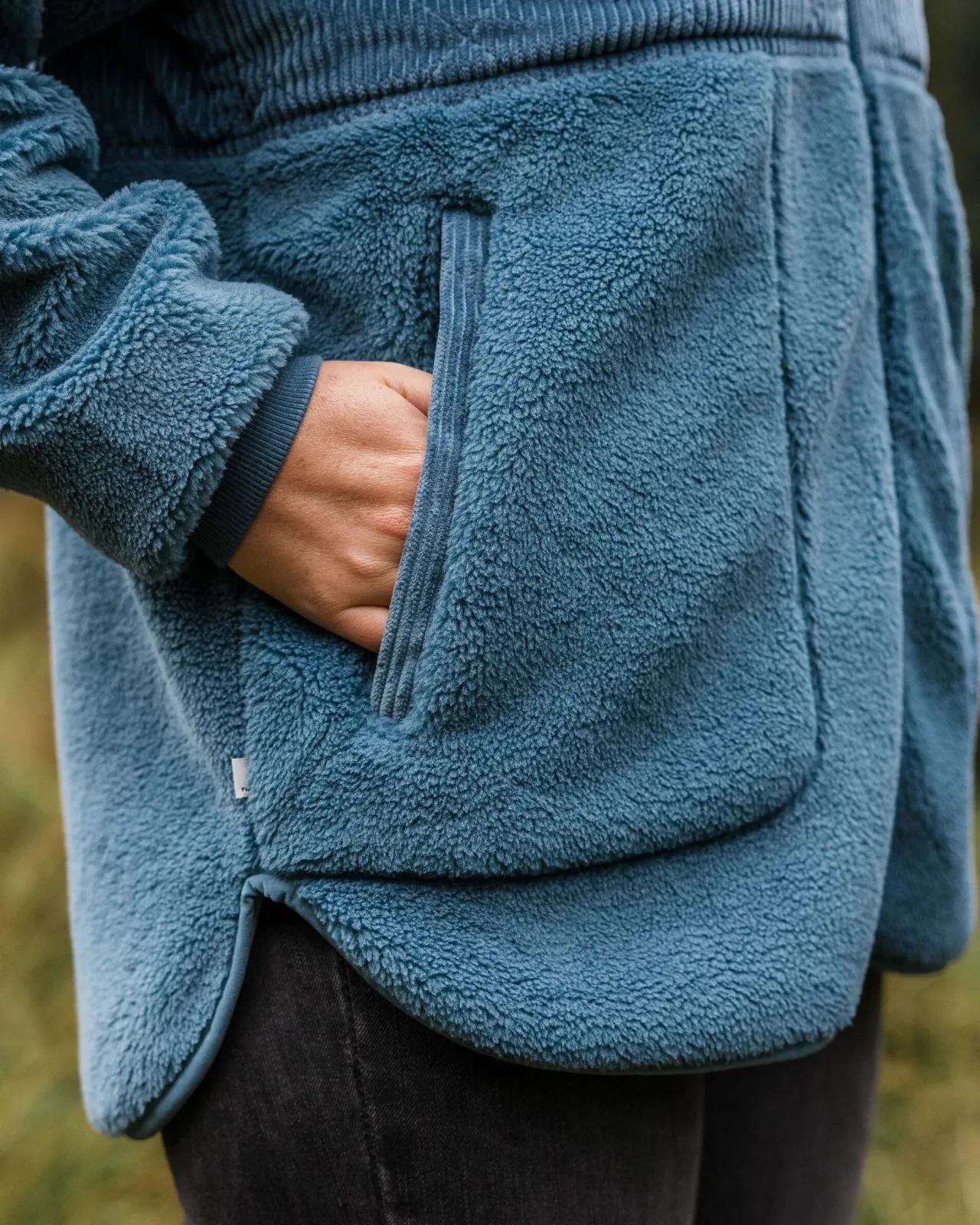 awaken_recyceltes_tiefflorsherpafleece__verwaschenes_blau_5.webp Fashion Awaken Recyceltes Tiefflor-Sherpa-Fleece - Verwaschenes Blau Damen Fleece | Fleece