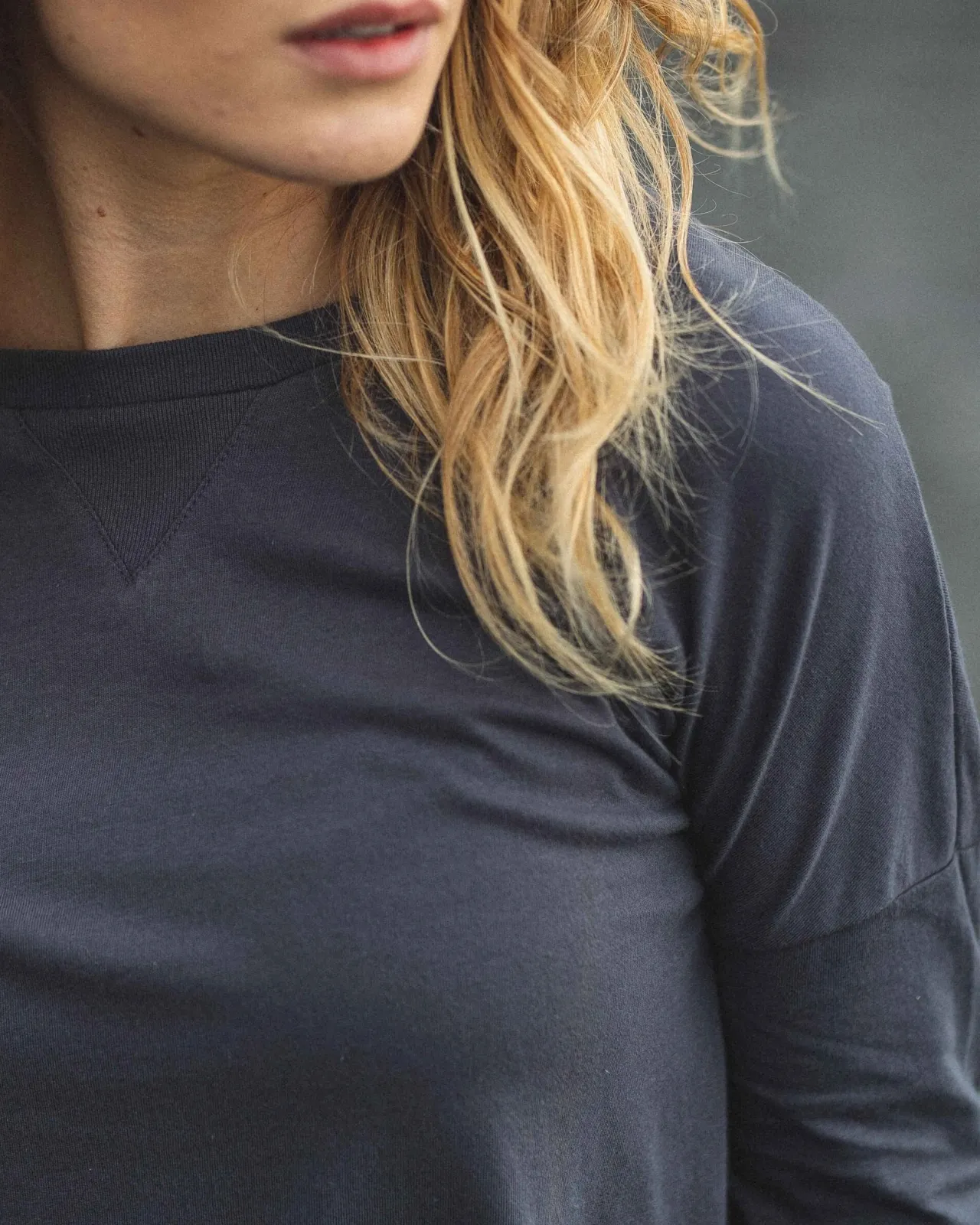 big_leaf_recyceltes_langarmshirt__verblasstes_schwarz_5.webp Best Sale Big Leaf Recyceltes Langarmshirt - Verblasstes Schwarz Damen Oberteile & T-shirts