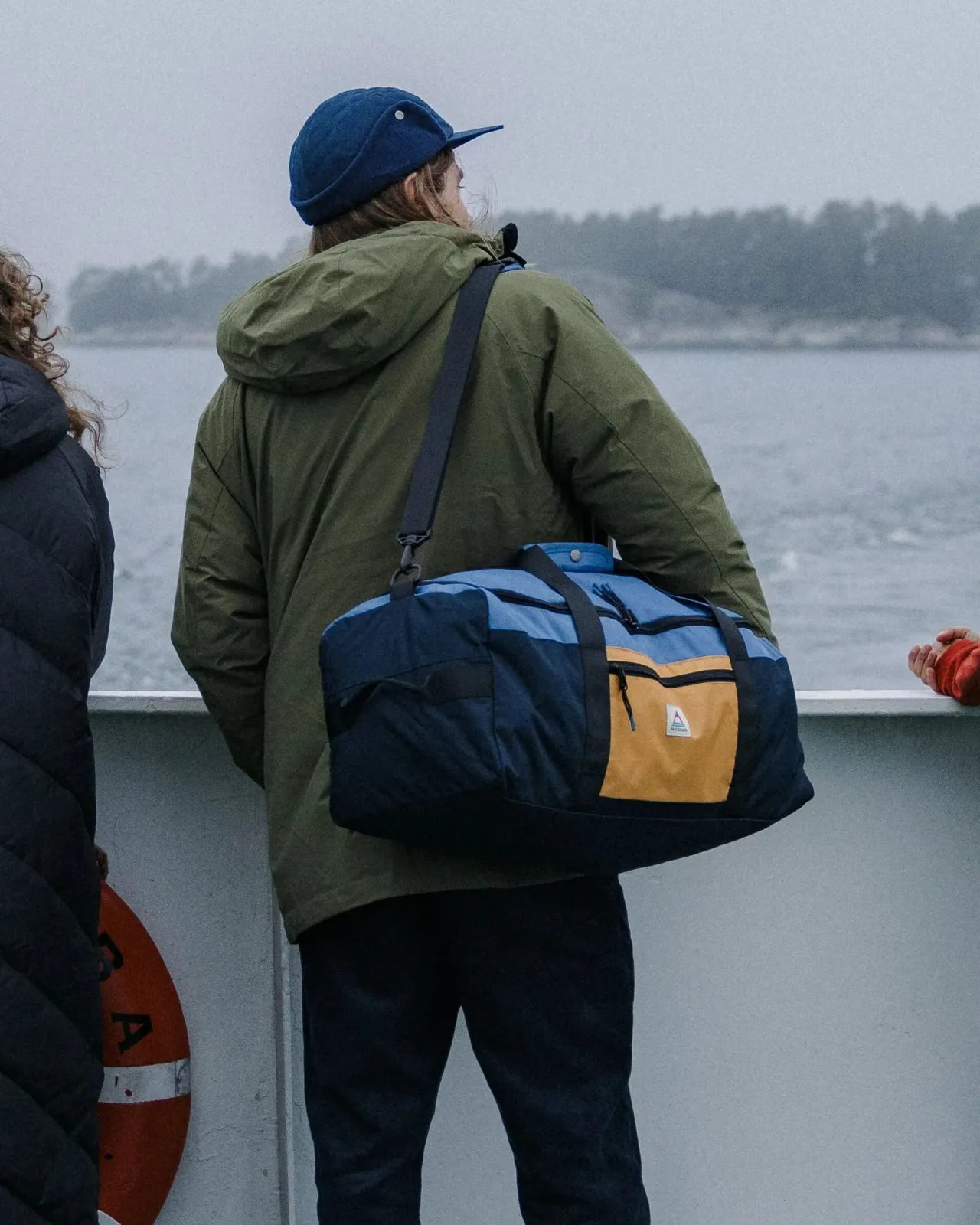 boondocker_recycelte_l_reisetasche__honigdunkelblausattes_marineblau_2.webp Clearance Boondocker Recycelte 30L Reisetasche - Honig/Dunkelblau/Sattes Marineblau Reisetaschen | Rucksäcke & Taschen