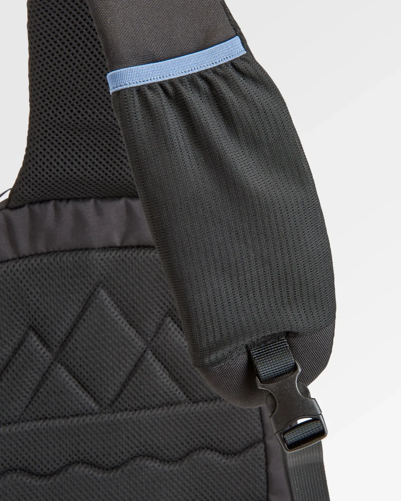 boondocker_recycelte_tasche_l__schwarz_6.webp Shop Boondocker Recycelte tasche 8L - Rucksäcke