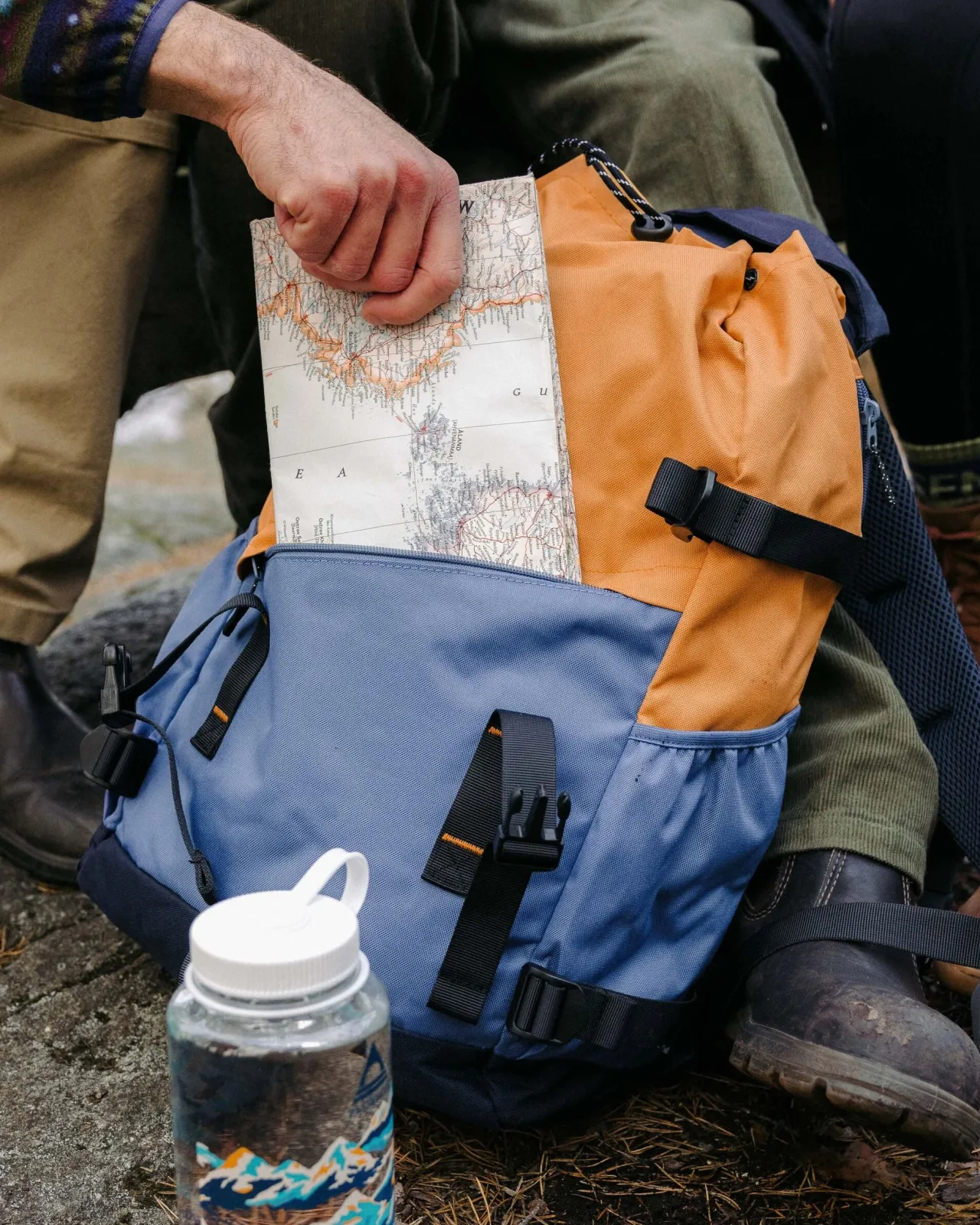 boondocker_recycelter_l_rucksack__honigdunkelblausattes_marineblau_5.webp Clearance Boondocker Recycelter 26L Rucksack - Honig/Dunkelblau/Sattes Marineblau Rucksäcke | Rucksäcke & Taschen