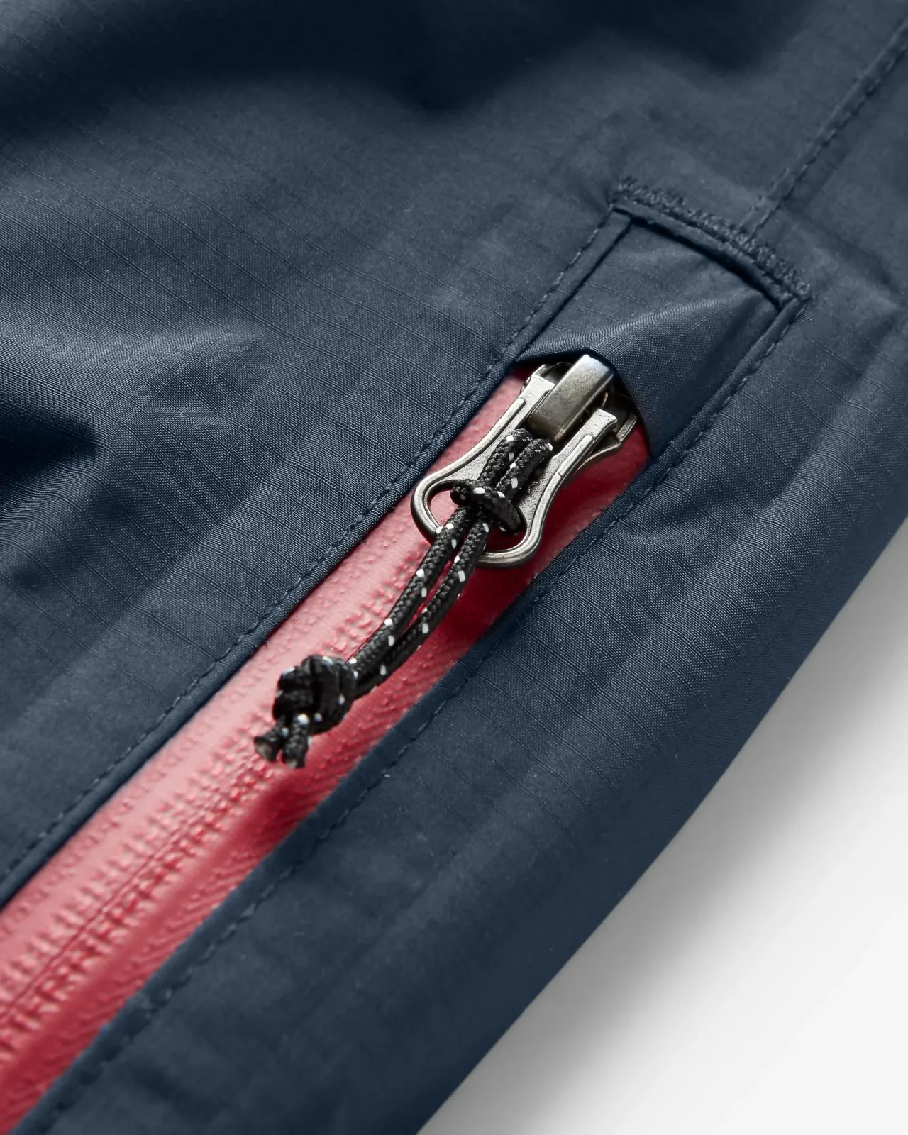 cloudburst_recycelte_wasserdichte_hose__tiefes_marineblau_7.webp Discount Cloudburst Recycelte wasserdichte Hose - Tiefes Marineblau Damen Hosen