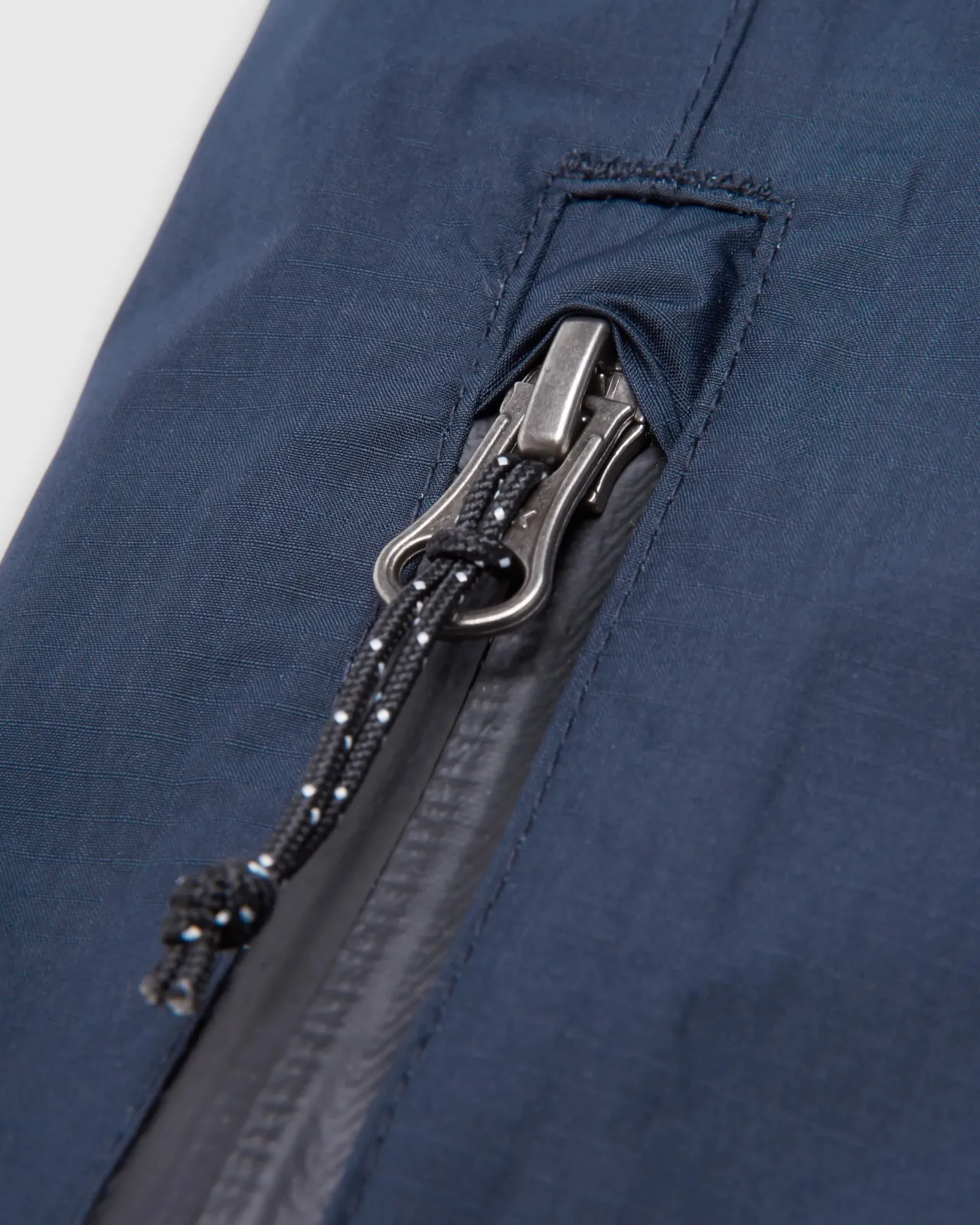 cloudburst_wasserdichte_recycelte_hose__tiefes_marineblau_3.webp Flash Sale Cloudburst Wasserdichte Recycelte Hose - Tiefes Marineblau Damen Latzhosen & Hosen | Hosen