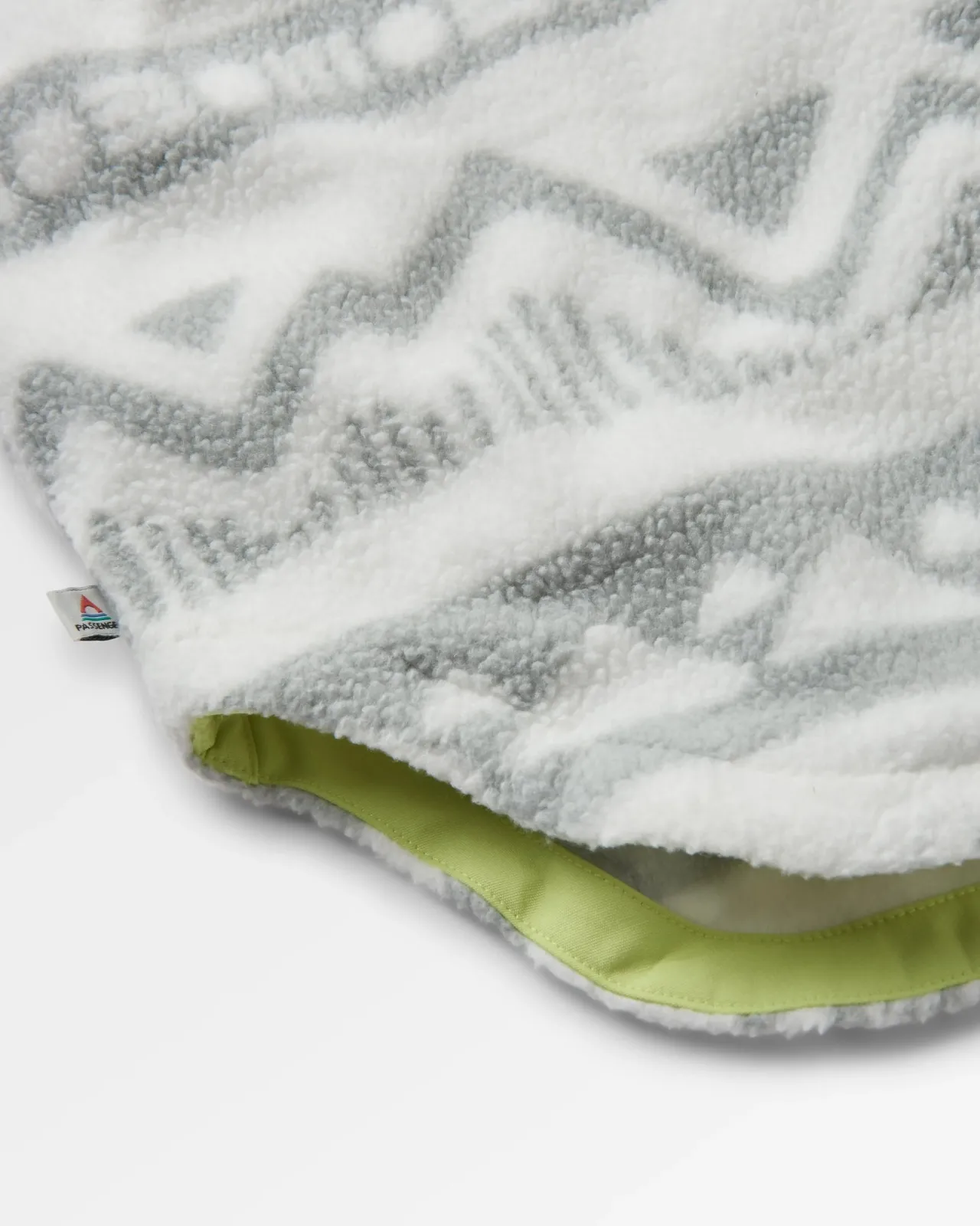 cloudy__recyceltes_sherpafleecehemd__berg_geo_vintage_wei_8.webp Flash Sale Cloudy 2.0 Recyceltes Sherpa-Fleece-Hemd - Berg Geo Vintage Weiß Damen Hemden