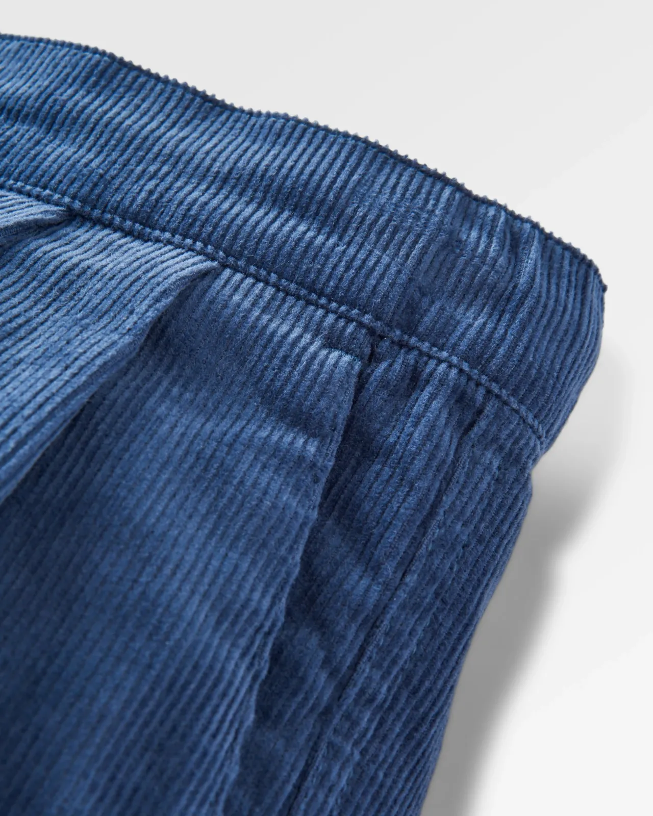 compass_recycelte_cordhose__dunkler_denim_10.webp Fashion Compass Recycelte Cordhose - Dunkler Denim Damen Latzhosen & Hosen