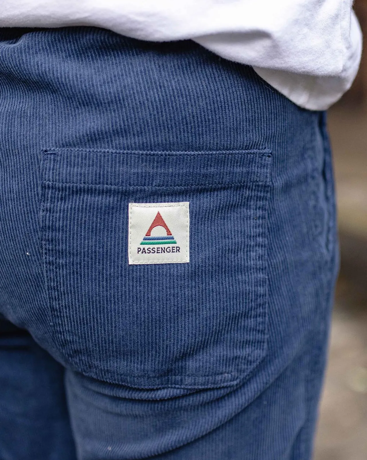 compass_recycelte_cordhose__dunkler_denim_5.webp Fashion Compass Recycelte Cordhose - Dunkler Denim Damen Latzhosen & Hosen