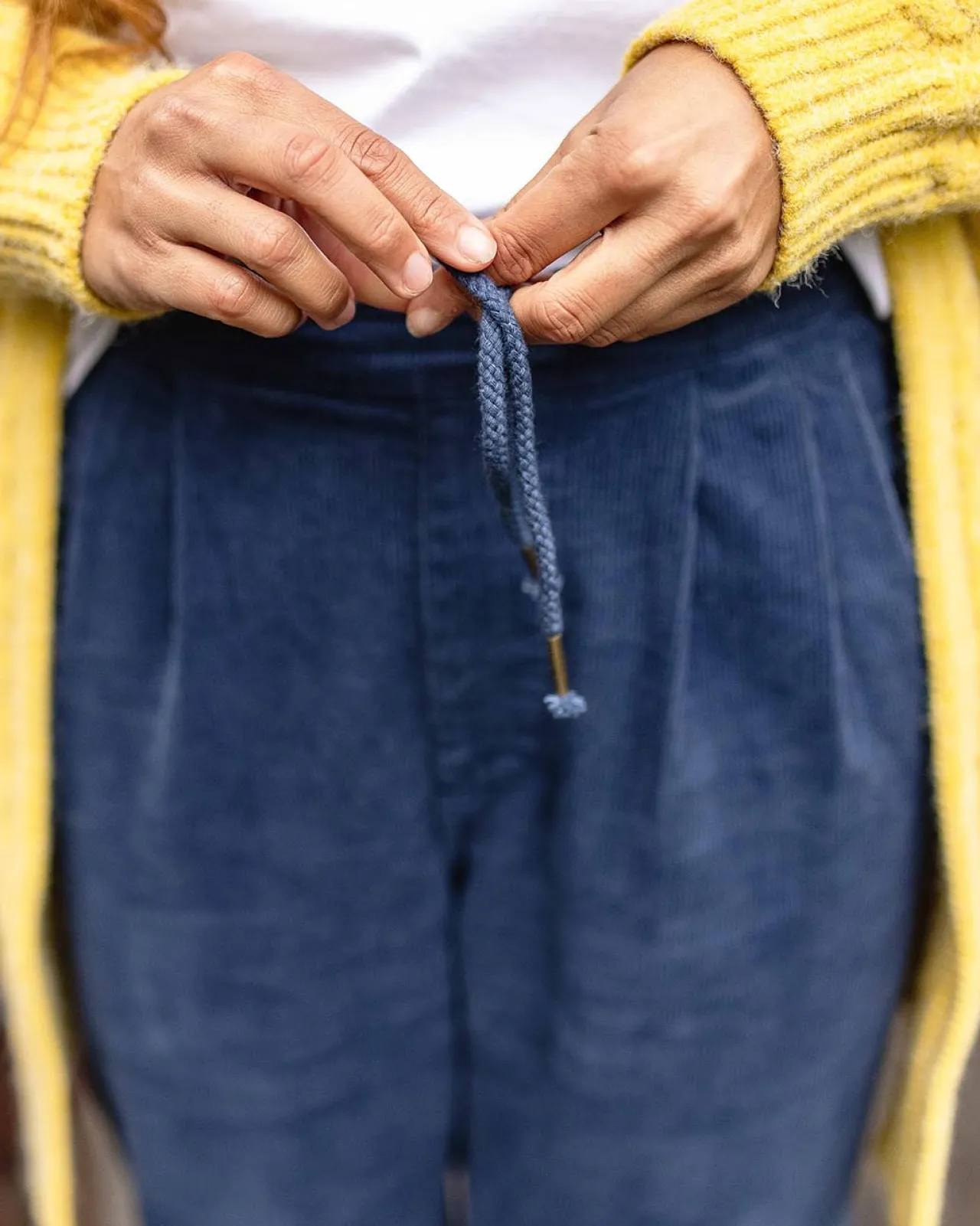 compass_recycelte_cordhose__dunkler_denim_6.webp Fashion Compass Recycelte Cordhose - Dunkler Denim Damen Latzhosen & Hosen