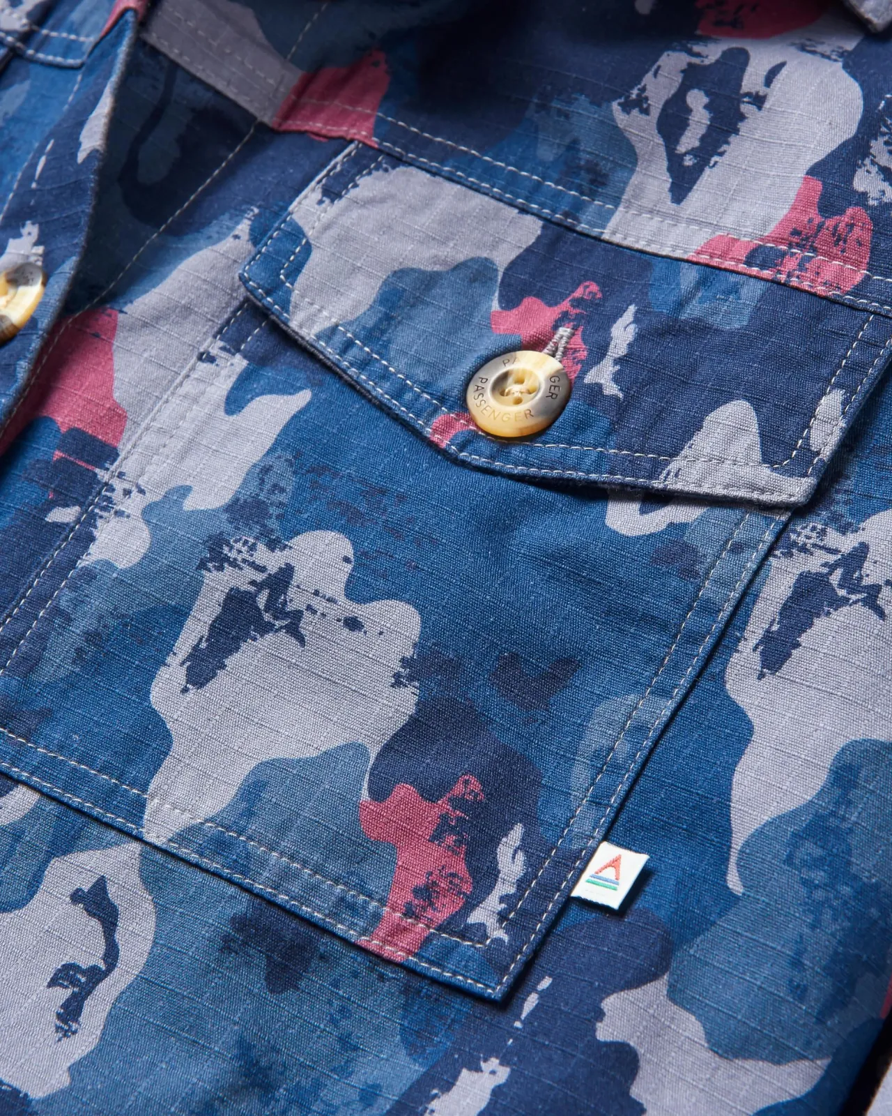 coral_organic_langarmshirt__ahorn_camo_6.webp Fashion Coral Organic Langarmshirt - Ahorn Camo Damen Hemden