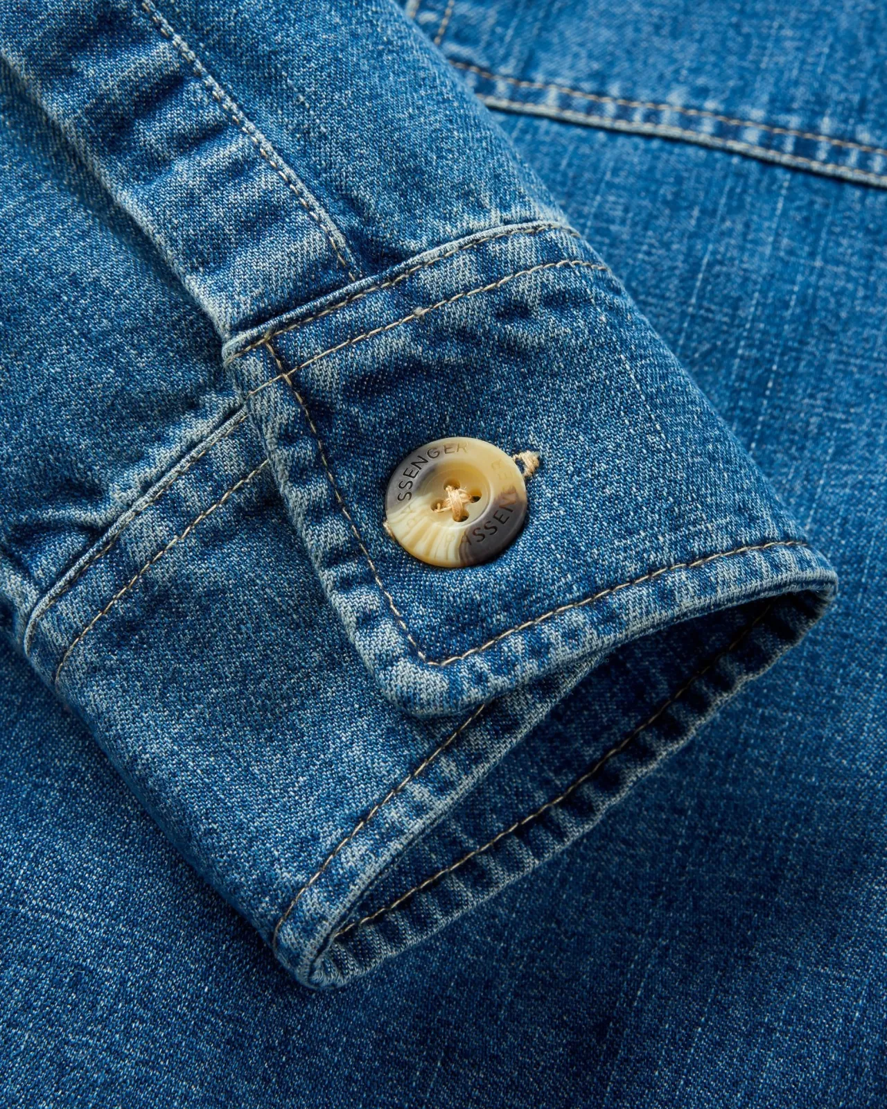 coral_organic_langarmshirt__gewaschener_denim_9.webp Cheap Coral Organic Langarmshirt - Gewaschener Denim Damen Hemden