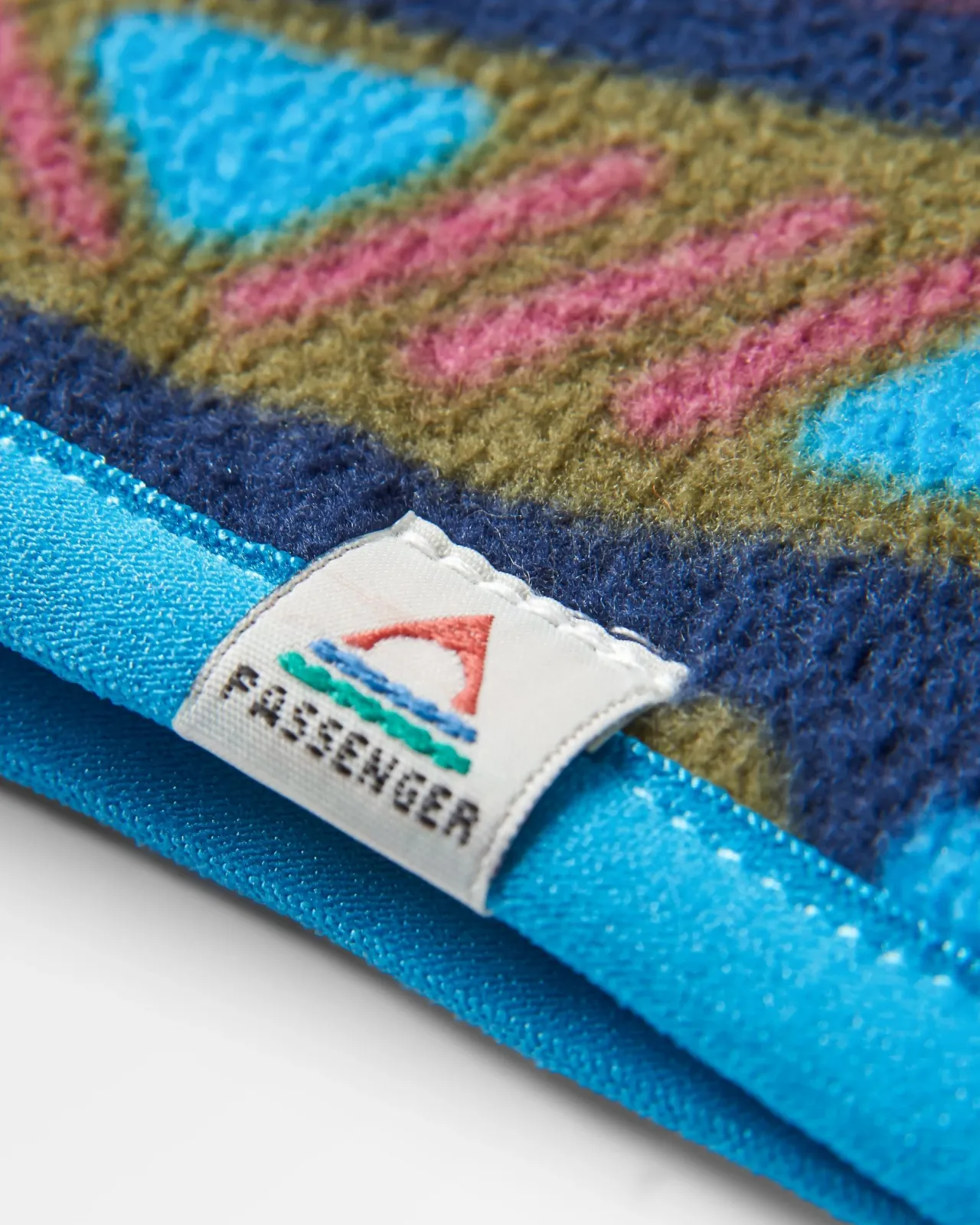 cosy_recyceltes_polarfleecestirnband__berg_geo_multi_2.webp Store Cosy recyceltes Polar-Fleece-Stirnband - Berg Geo Multi Damen Accessoires