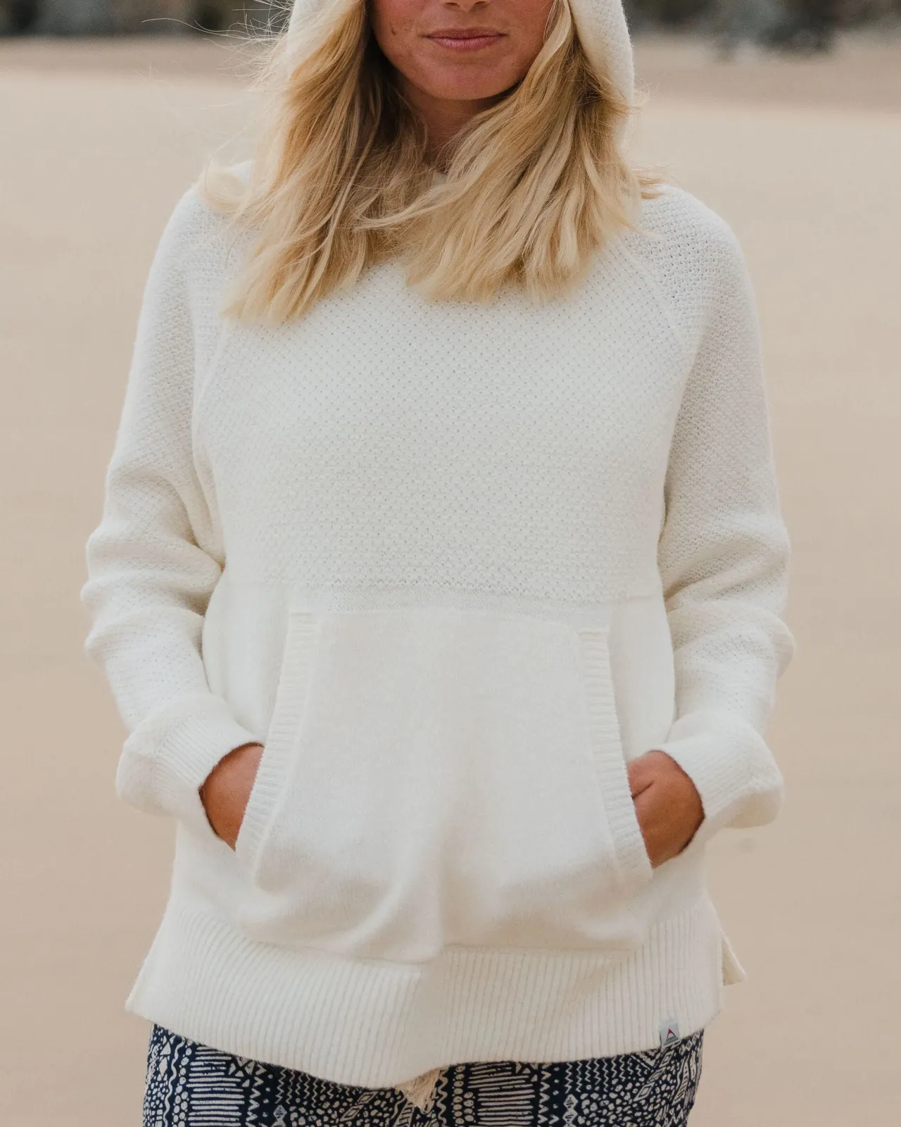 Best Cove Recycelter Gestrickter Hoodie - Damen Strickwaren | Kapuzenpullover & Sweatshirts