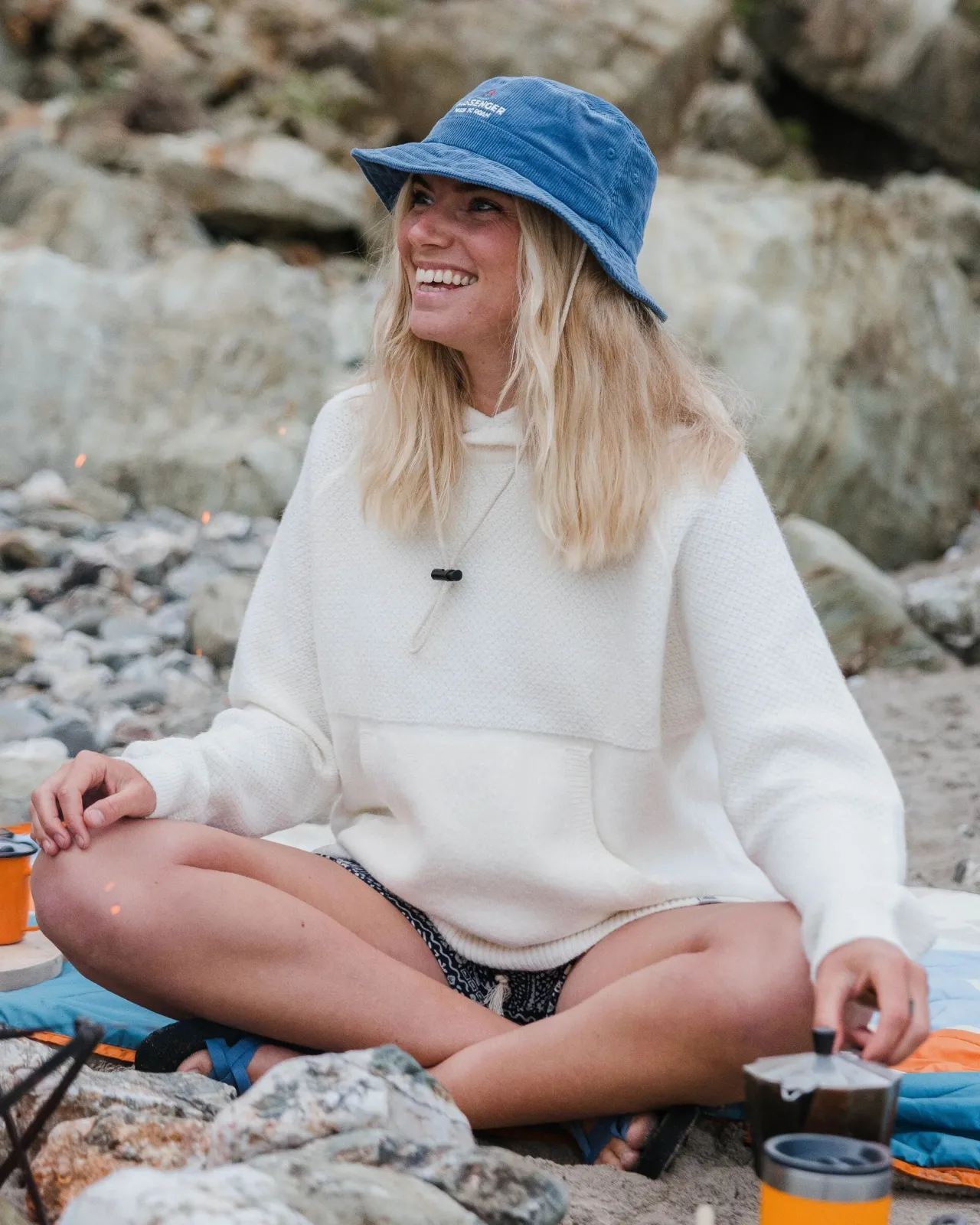 cove_recycelter_gestrickter_hoodie__cremefarben_4.webp Best Cove Recycelter Gestrickter Hoodie - Damen Strickwaren | Kapuzenpullover & Sweatshirts