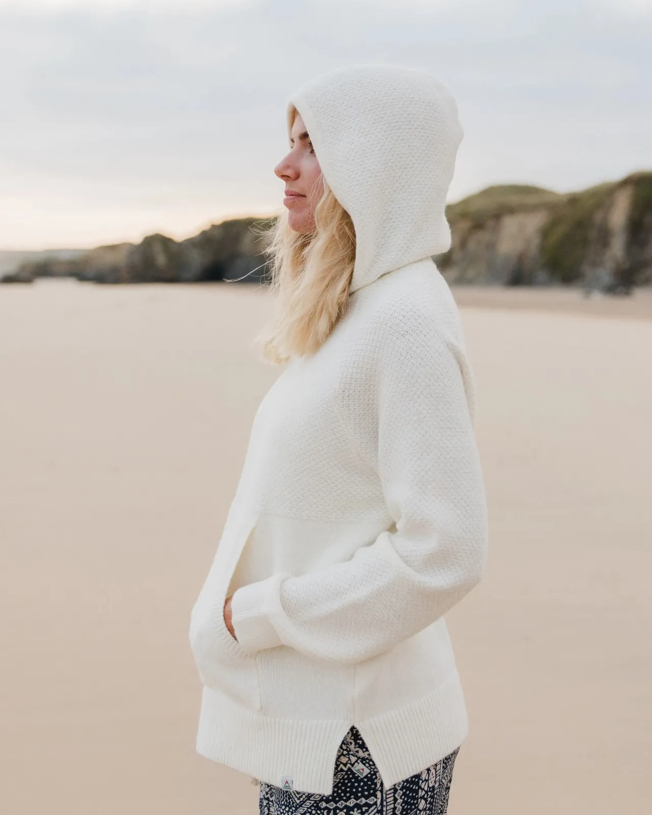 cove_recycelter_gestrickter_hoodie__cremefarben_5.webp Best Cove Recycelter Gestrickter Hoodie - Damen Strickwaren | Kapuzenpullover & Sweatshirts