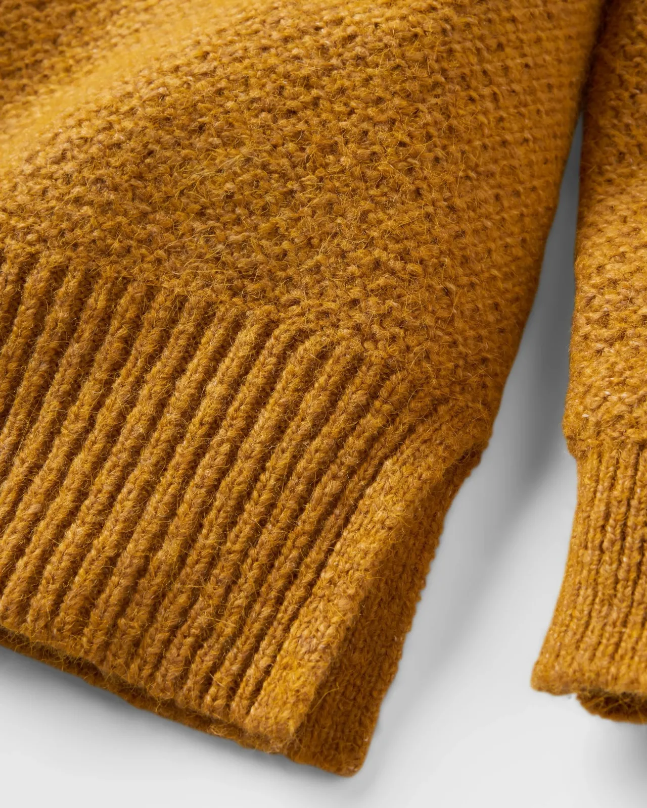 cove_recycelter_gestrickter_pullover__bernsteingold_10.webp Fashion Cove Recycelter Gestrickter Pullover - Damen Strickwaren