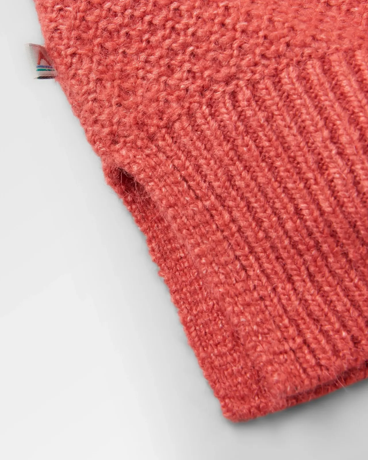 cove_recycelter_gestrickter_pullover__mineralrot_7.webp Outlet Cove Recycelter Gestrickter Pullover - Damen Strickwaren
