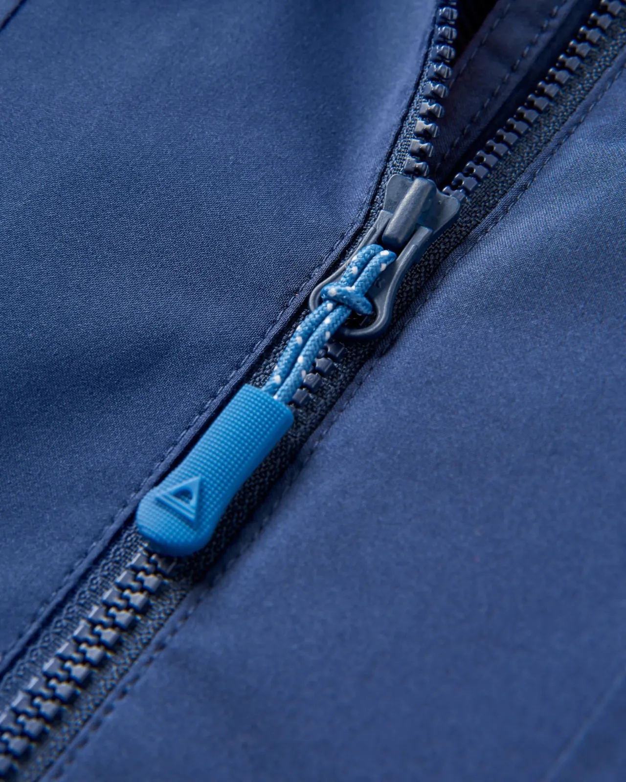 diablo_wasserabweisender_smock_aus_recyceltem_material__tiefes_marineblau_9.webp Fashion Diablo Wasserabweisender Smock aus recyceltem Material - Tiefes Marineblau Herren Wasserdicht | Jacken
