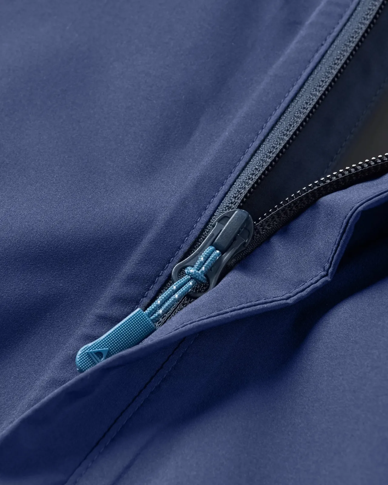 downpour_recycelte_wasserdichte_jacke__tiefes_marineblau_7.webp Sale Downpour Recycelte Wasserdichte Jacke - Tiefes Marineblau Herren Wasserdicht | Jacken