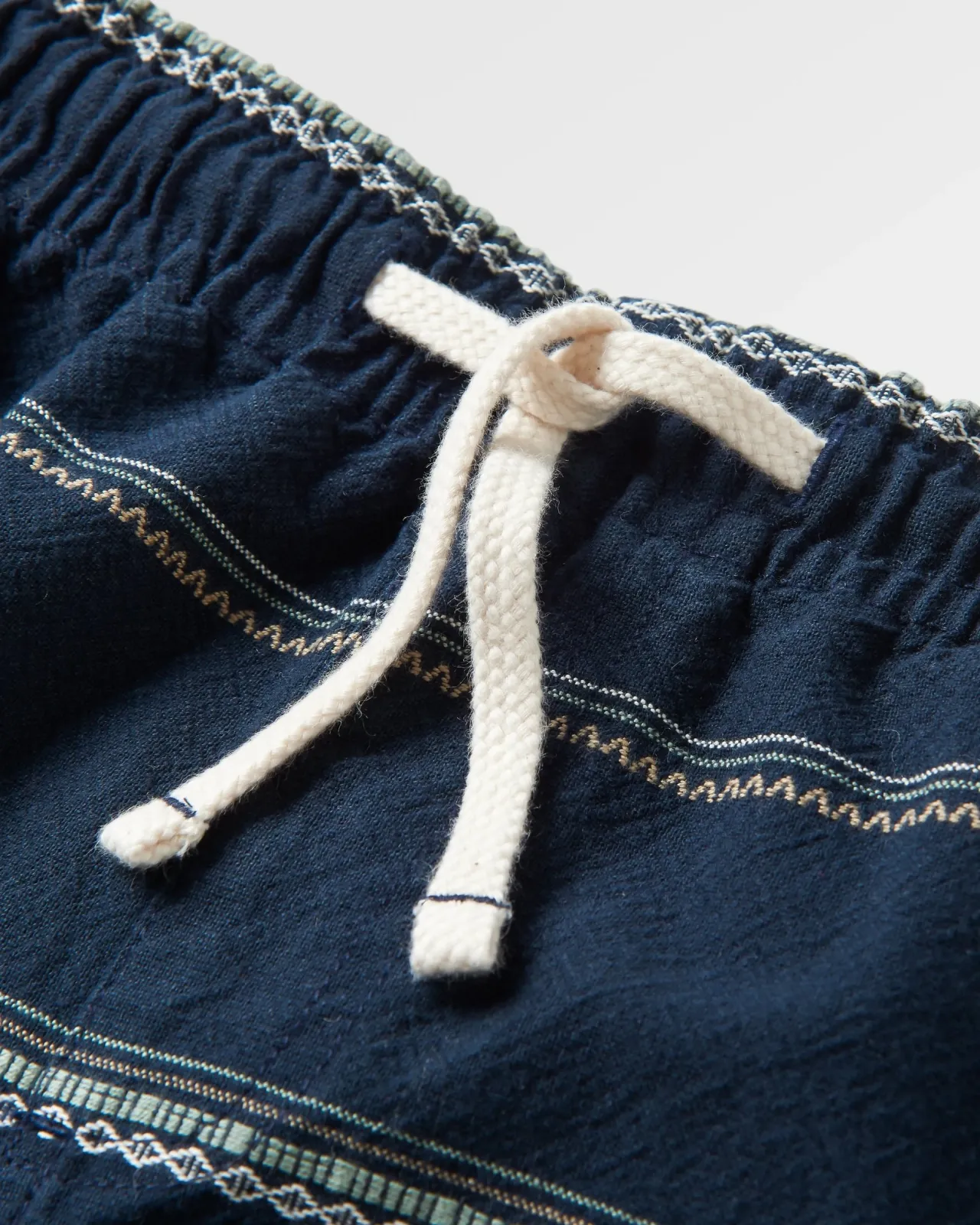 drifter_biobaumwolle_jacquard_shorts__tiefes_marine_jacquard_streifen_3.webp Best Sale Drifter Bio-Baumwolle Jacquard Shorts - Tiefes Marine Jacquard Streifen Herren Kurze Hosen
