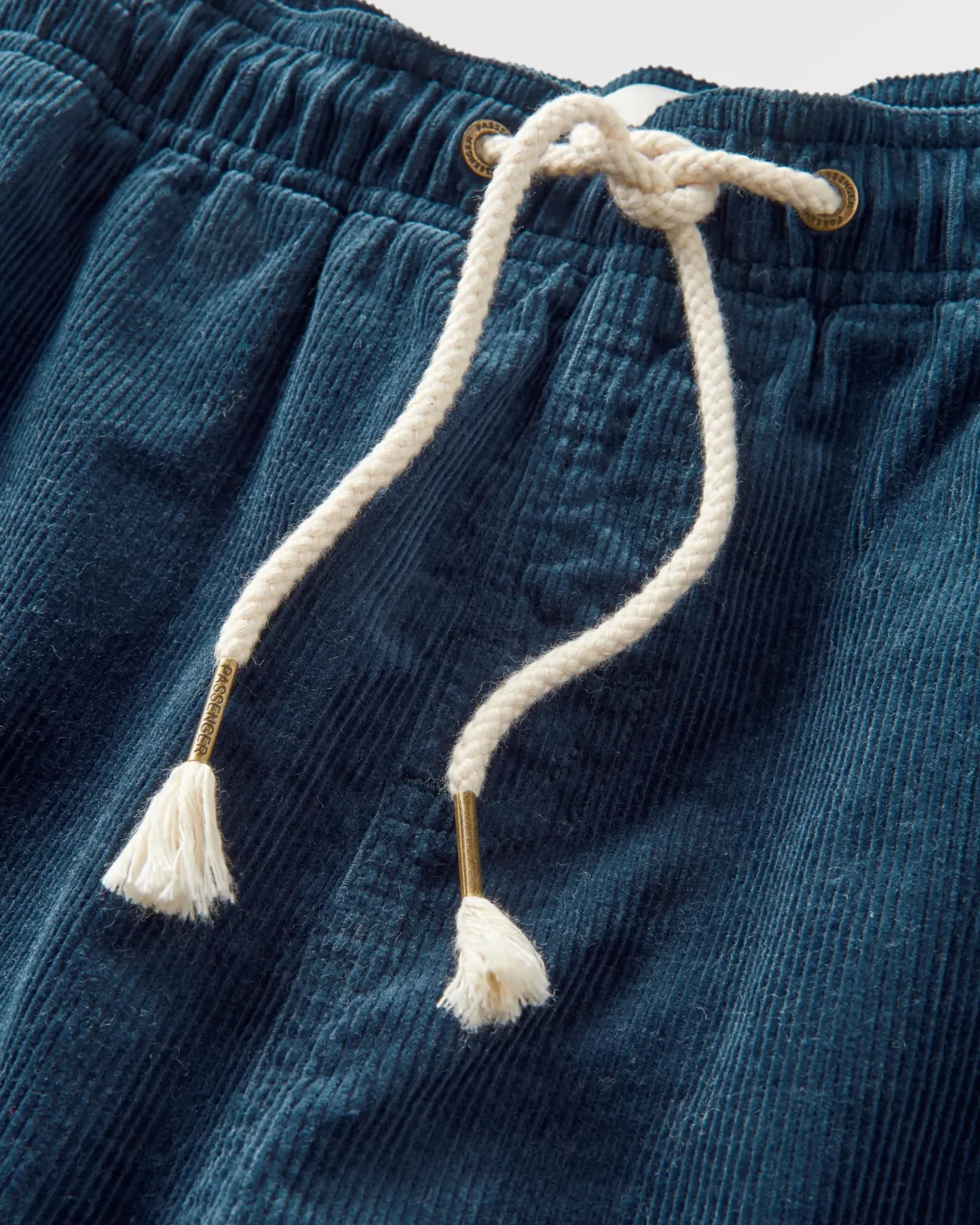 drifter_cord_shorts__tiefes_marineblau_4.webp Shop Drifter Cord Shorts - Tiefes Marineblau Herren Kurze Hosen