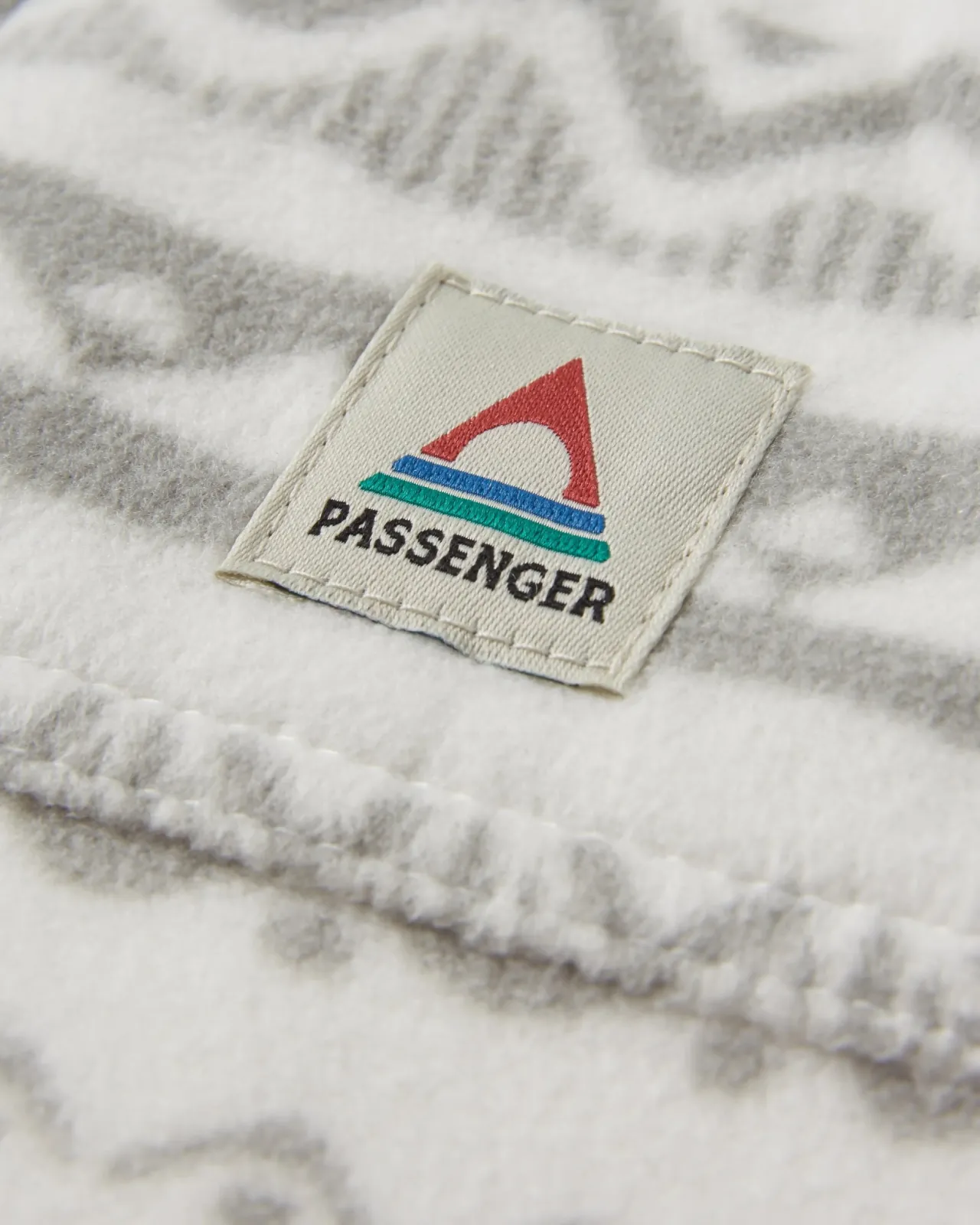 east_recyceltes_polarfleecehemd__berg_geo_vintage_wei_2.webp Sale East Recyceltes Polar-Fleece-Hemd - Berg Geo Vintage Weiß Damen Hemden