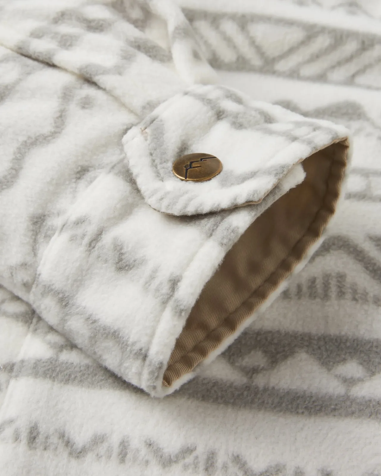 east_recyceltes_polarfleecehemd__berg_geo_vintage_wei_6.webp Sale East Recyceltes Polar-Fleece-Hemd - Berg Geo Vintage Weiß Damen Hemden
