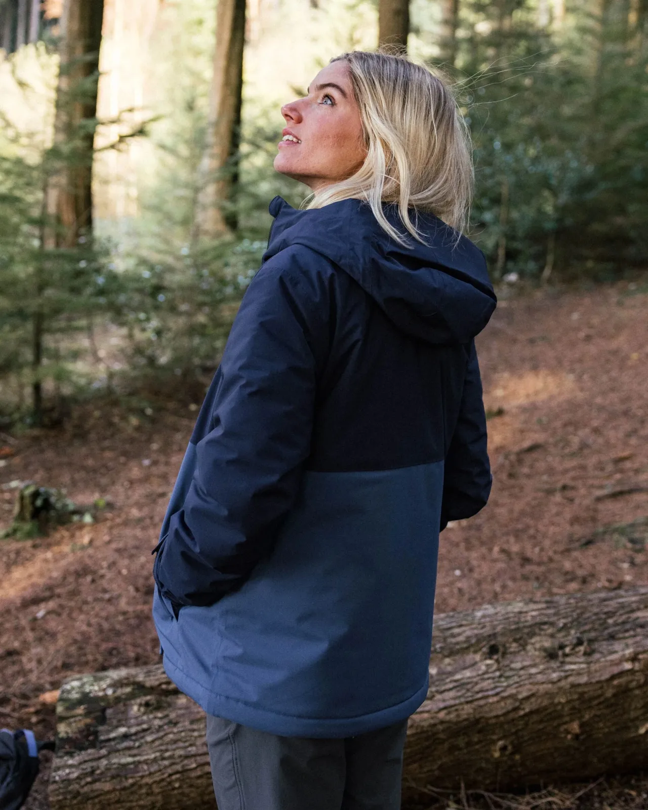 elevate_isolierte_wasserdichte_jacke__tiefes_marineblau_4.webp Flash Sale Elevate isolierte wasserdichte Jacke - Tiefes Marineblau Damen Isoliert | Wasserdicht