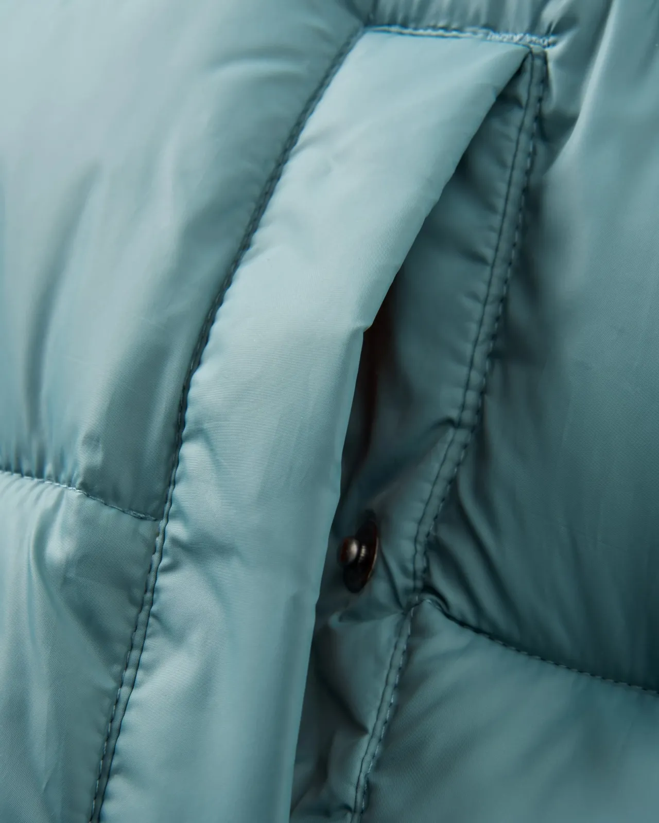 elowen_kapuzenjacke_aus_recyceltem_isoliermaterial__arktis_10.webp Shop Elowen Kapuzenjacke aus recyceltem Isoliermaterial - Damen Anoraks & Mäntel | Isoliert