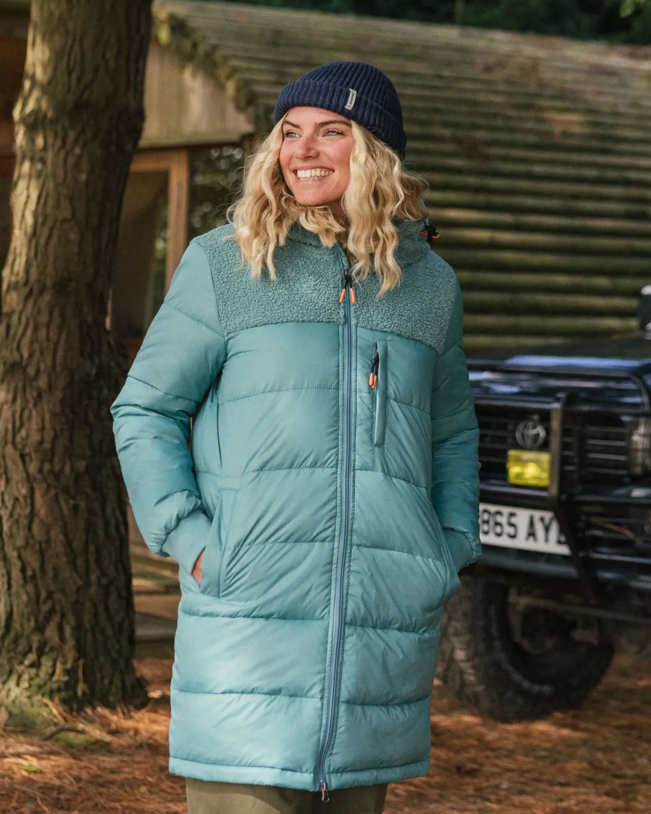 elowen_kapuzenjacke_aus_recyceltem_isoliermaterial__arktis_5.webp Shop Elowen Kapuzenjacke aus recyceltem Isoliermaterial - Damen Anoraks & Mäntel | Isoliert