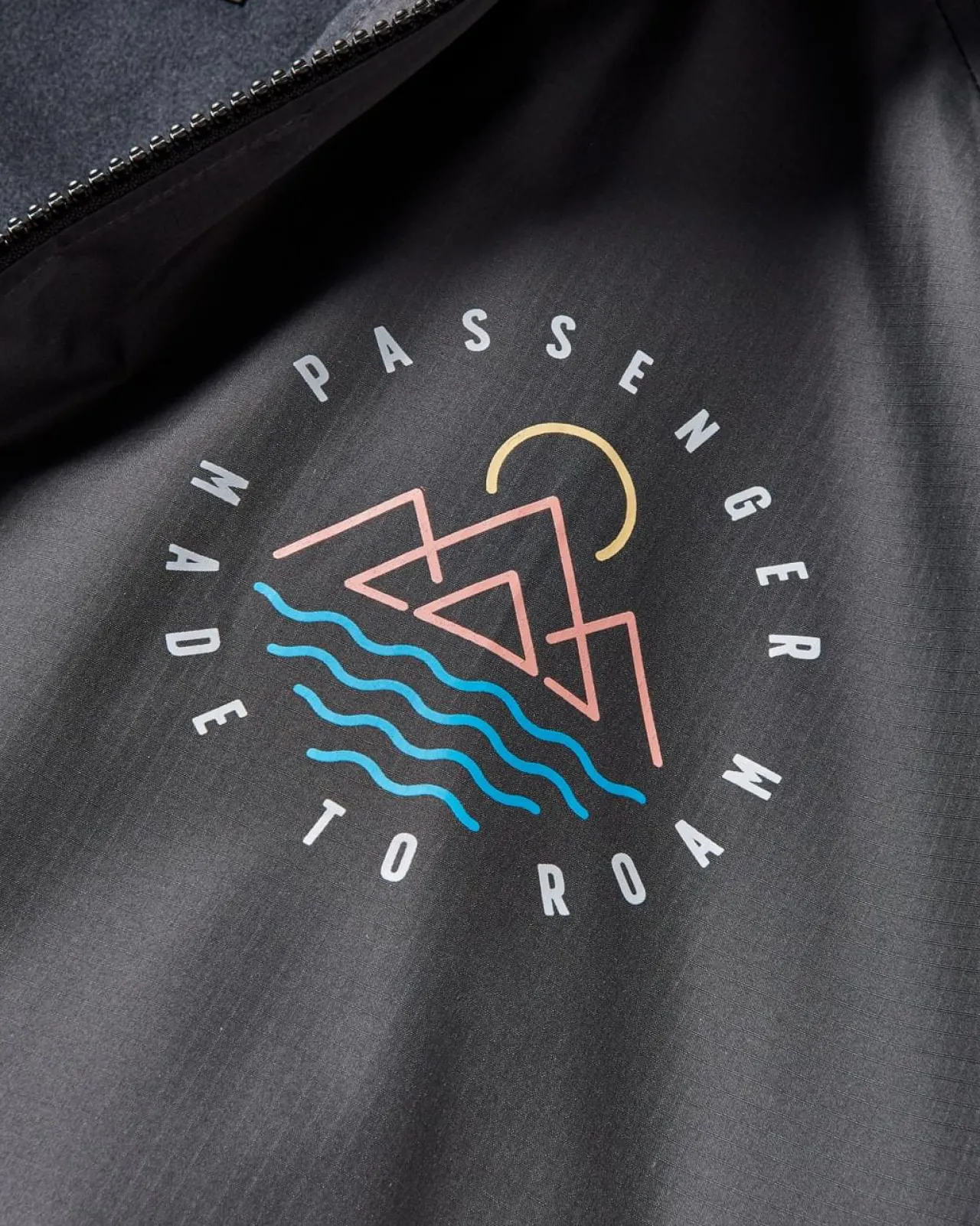 escapism_recycelter_handtuchgeftterter_surf_poncho__schwarz_13.webp Fashion Escapism Recycelter Handtuchgefütterter Surf Poncho - Surf-ponchos | Surf-ponchos
