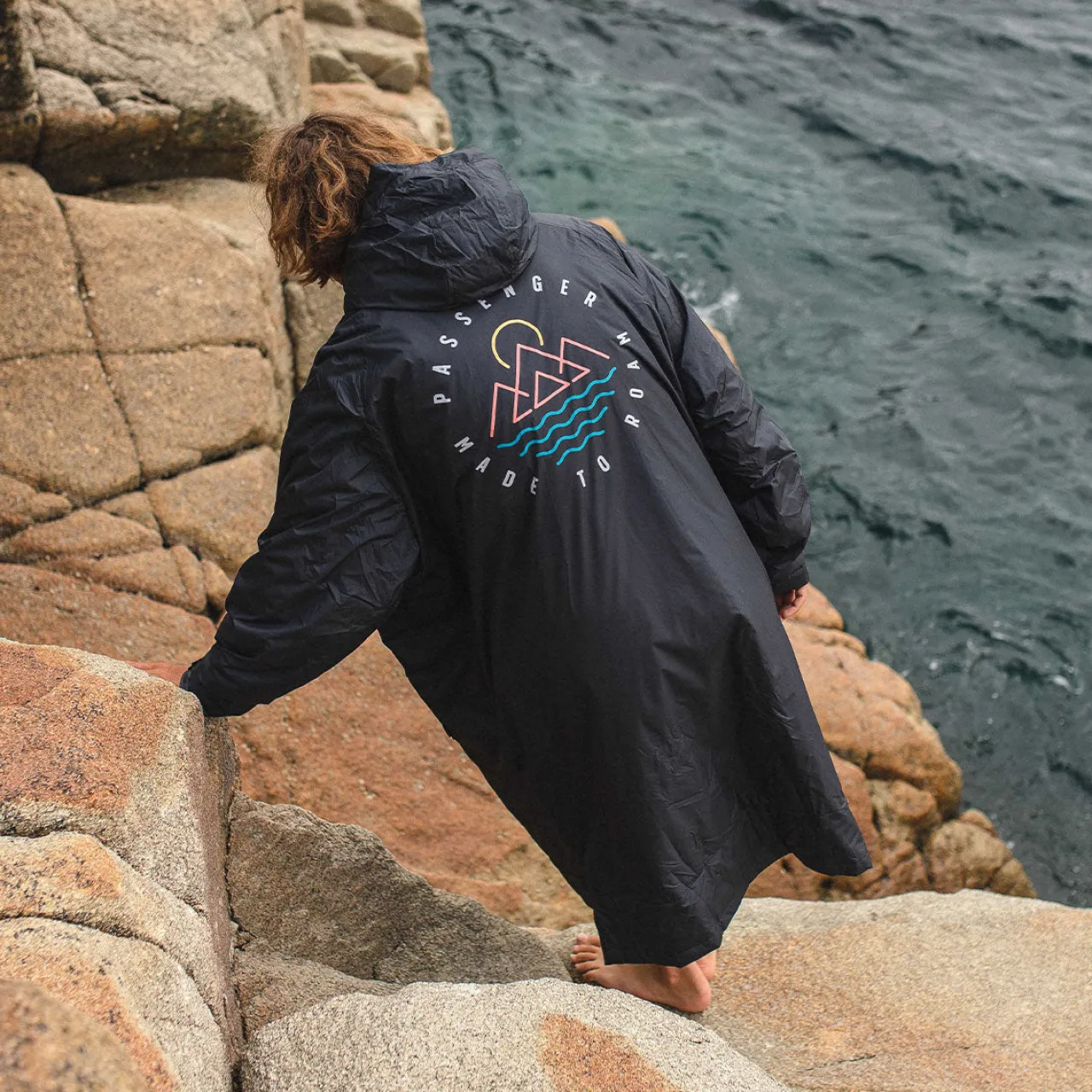 escapism_recycelter_handtuchgeftterter_surf_poncho__schwarz_5.webp Fashion Escapism Recycelter Handtuchgefütterter Surf Poncho - Surf-ponchos | Surf-ponchos