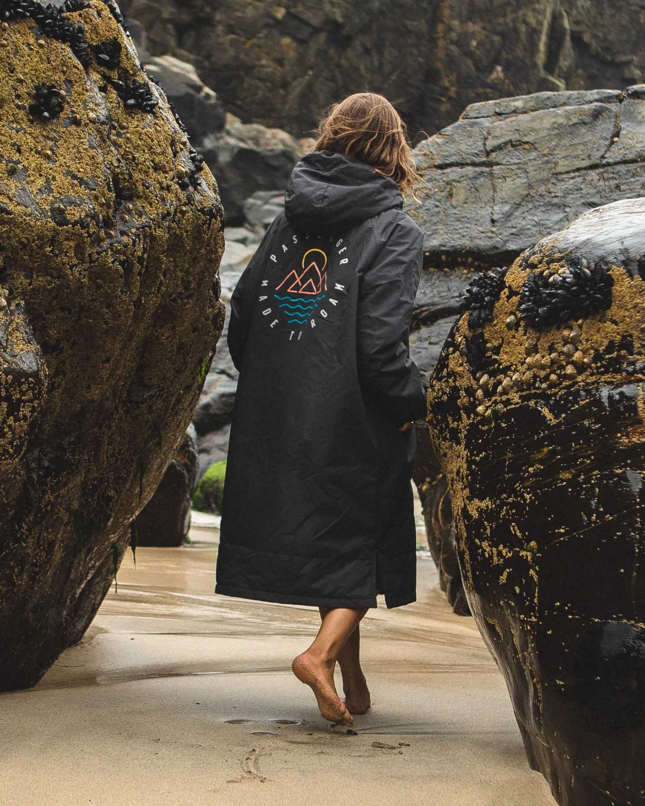 escapism_recycelter_handtuchgeftterter_surf_poncho__schwarz_8.webp Fashion Escapism Recycelter Handtuchgefütterter Surf Poncho - Surf-ponchos | Surf-ponchos