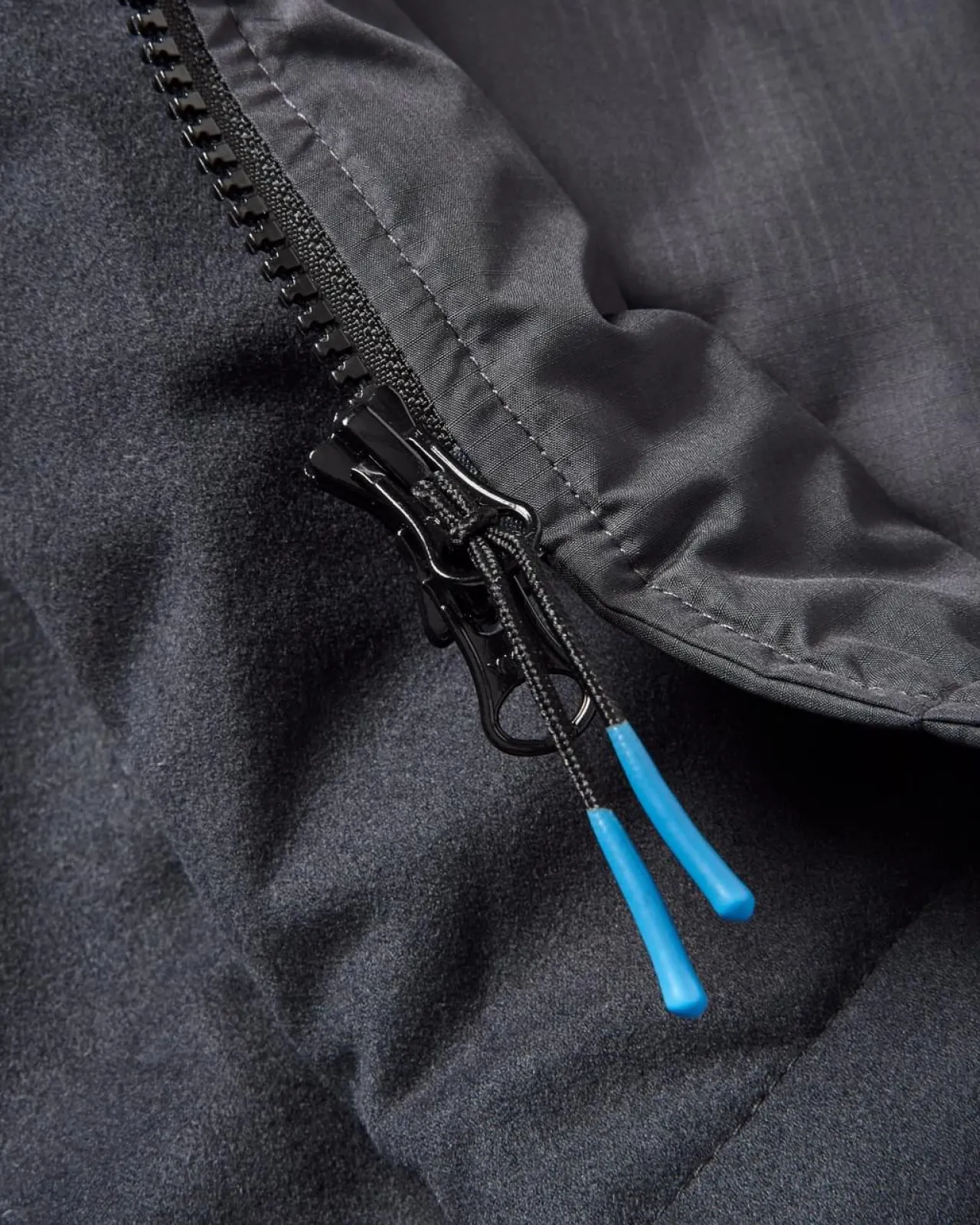 escapism_recycelter_handtuchgeftterter_surf_poncho__schwarz_9.webp Fashion Escapism Recycelter Handtuchgefütterter Surf Poncho - Surf-ponchos | Surf-ponchos