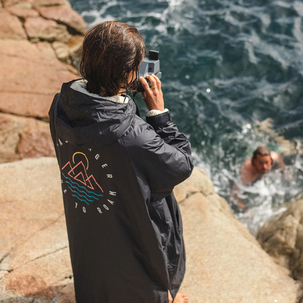 escapism_recycelter_sherpageftterter_surf_poncho__schwarz_15.webp Discount Escapism Recycelter Sherpa-gefütterter Surf Poncho - Surf-ponchos | Surf-ponchos