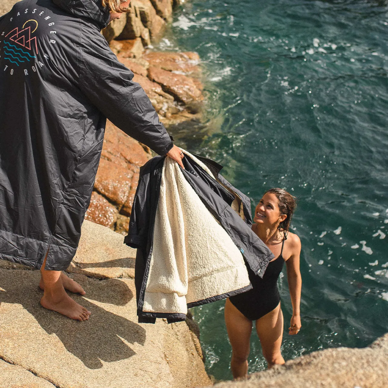 escapism_recycelter_sherpageftterter_surf_poncho__schwarz_18.webp Discount Escapism Recycelter Sherpa-gefütterter Surf Poncho - Surf-ponchos | Surf-ponchos