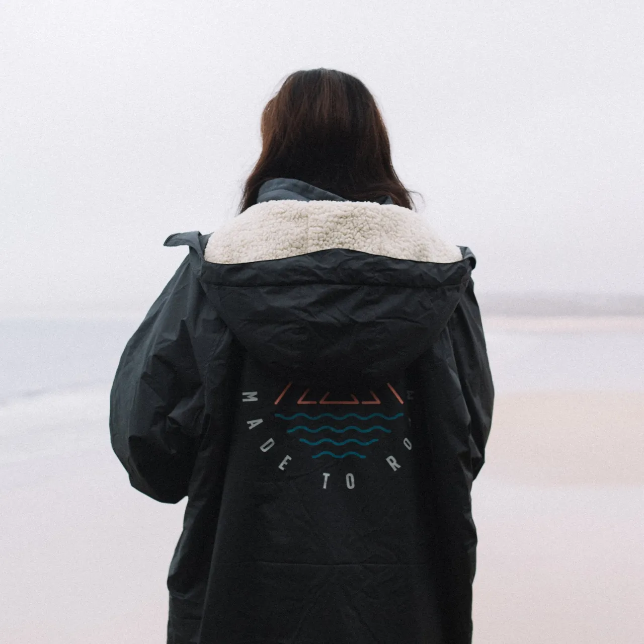 escapism_recycelter_sherpageftterter_surf_poncho__schwarz_2.webp Discount Escapism Recycelter Sherpa-gefütterter Surf Poncho - Surf-ponchos | Surf-ponchos