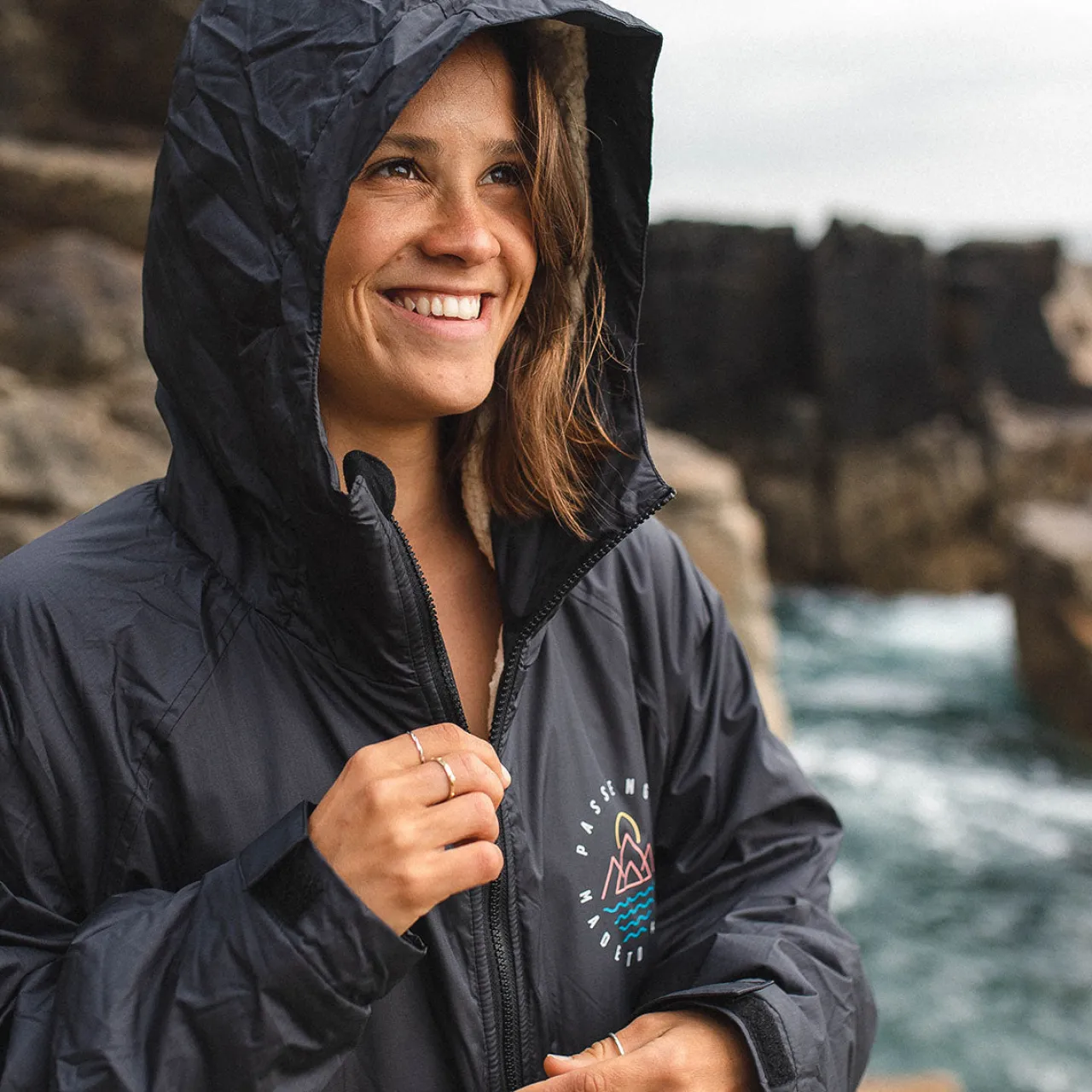 escapism_recycelter_sherpageftterter_surf_poncho__schwarz_4.webp Discount Escapism Recycelter Sherpa-gefütterter Surf Poncho - Surf-ponchos | Surf-ponchos