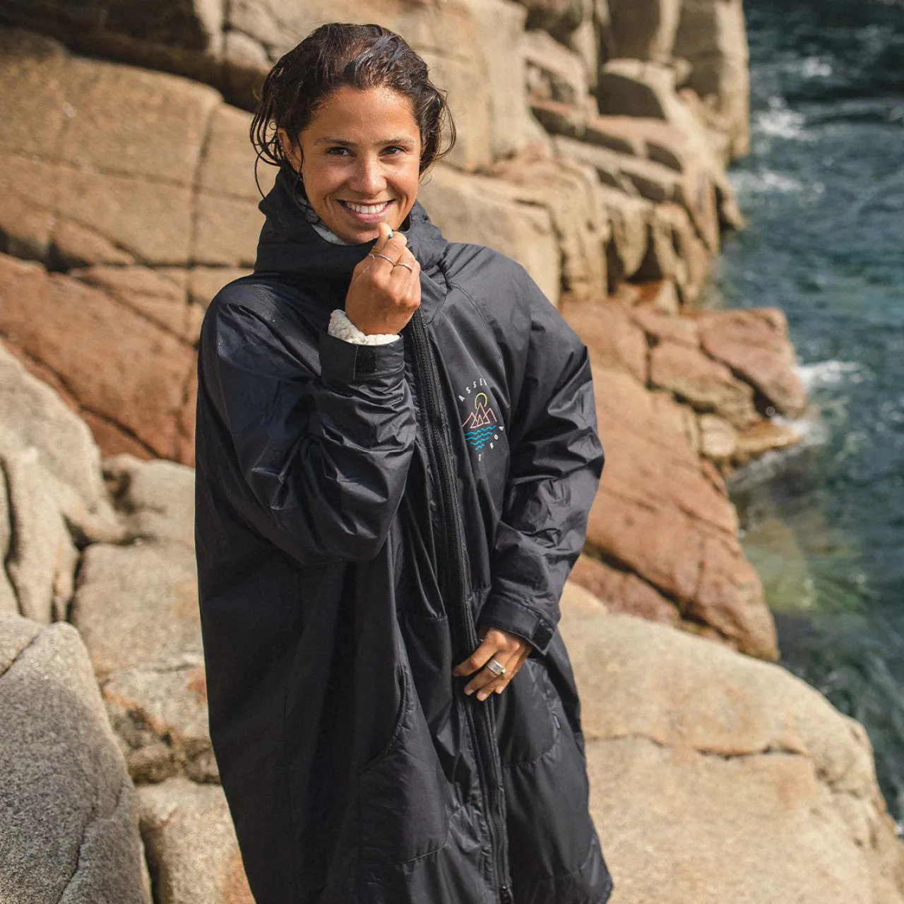 escapism_recycelter_sherpageftterter_surf_poncho__schwarz_5.webp Discount Escapism Recycelter Sherpa-gefütterter Surf Poncho - Surf-ponchos | Surf-ponchos
