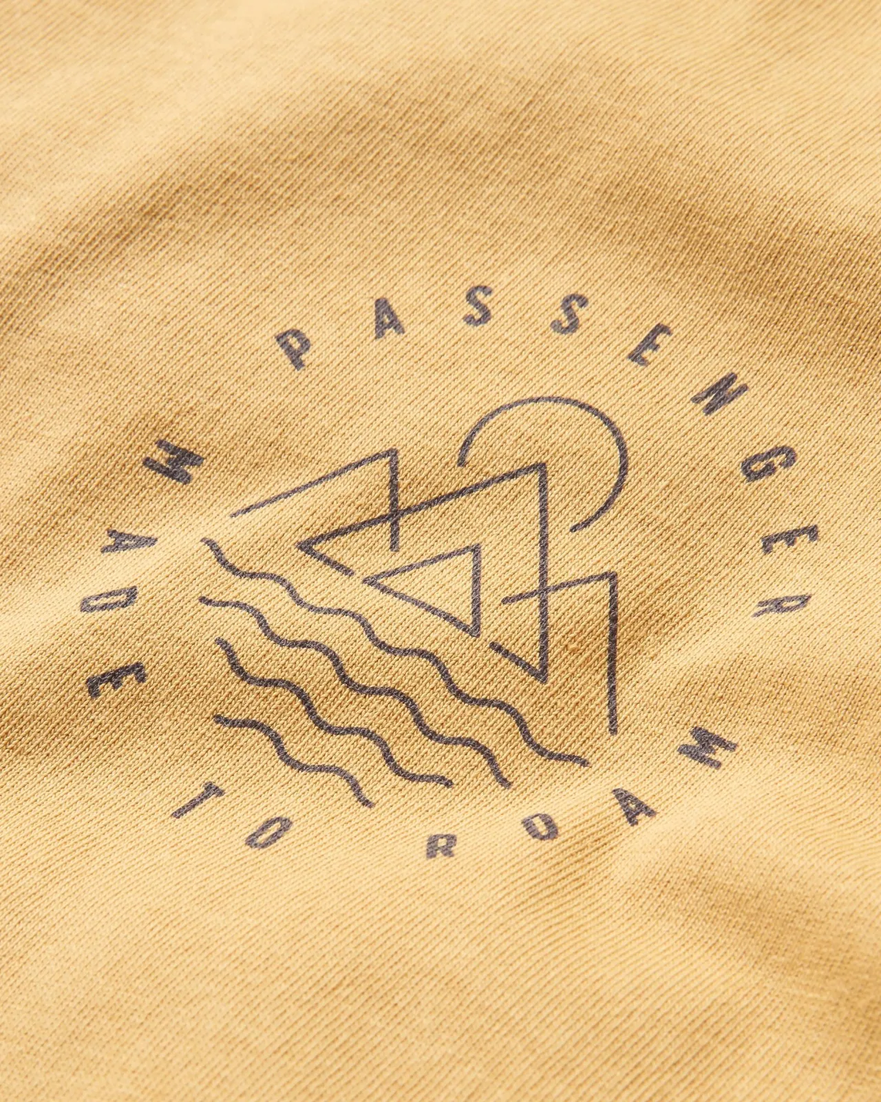 escapism_recyceltes_baumwolltshirt__senfgold_2.webp Online Escapism Recyceltes Baumwoll-T-Shirt - Herren T-shirts & Tanktops