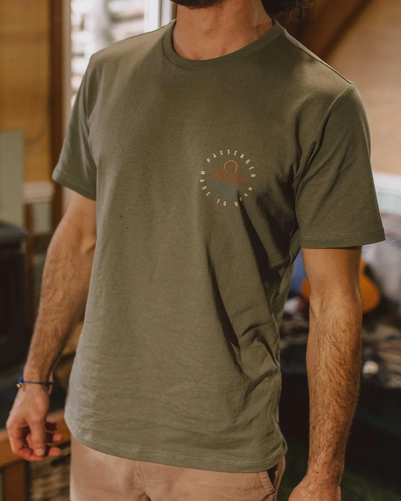 escapism_recyceltes_baumwolltshirt__staubige_olive_2.webp Best Escapism Recyceltes Baumwoll-T-Shirt - Staubige Olive Herren T-shirts & Tanktops