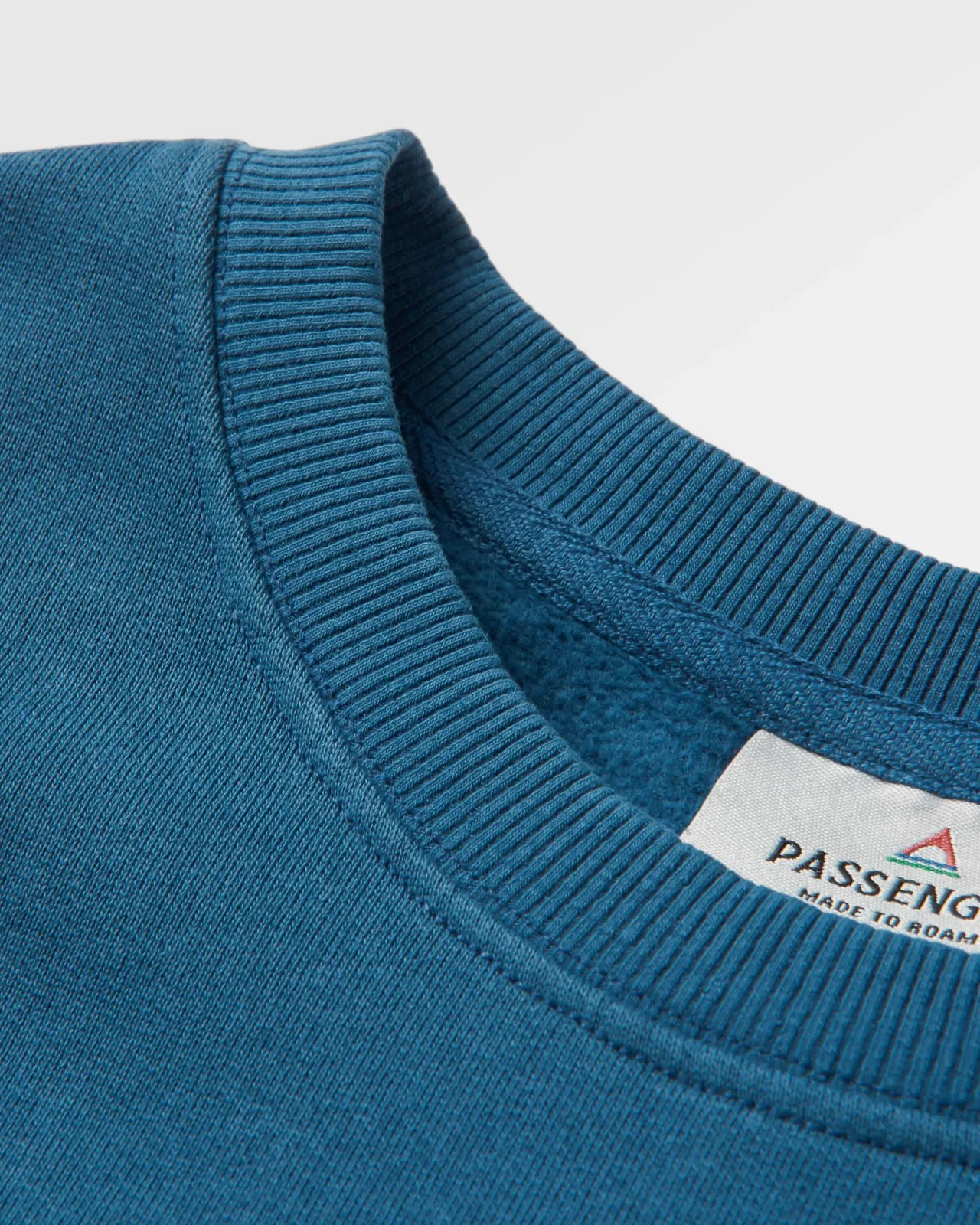 escapism_sweatshirt__dunkler_denim_2.webp Fashion Escapism Sweatshirt - Dunkler Denim Herren Kapuzenpullover & Sweatshirts