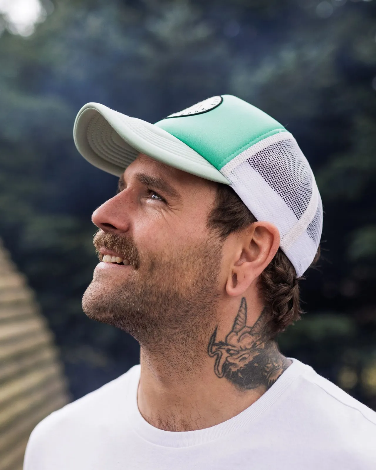 escapism_trucker_cap__grne_feige_3.webp Discount Escapism Trucker Cap - Grüne Feige Herren Kappen & Hüte