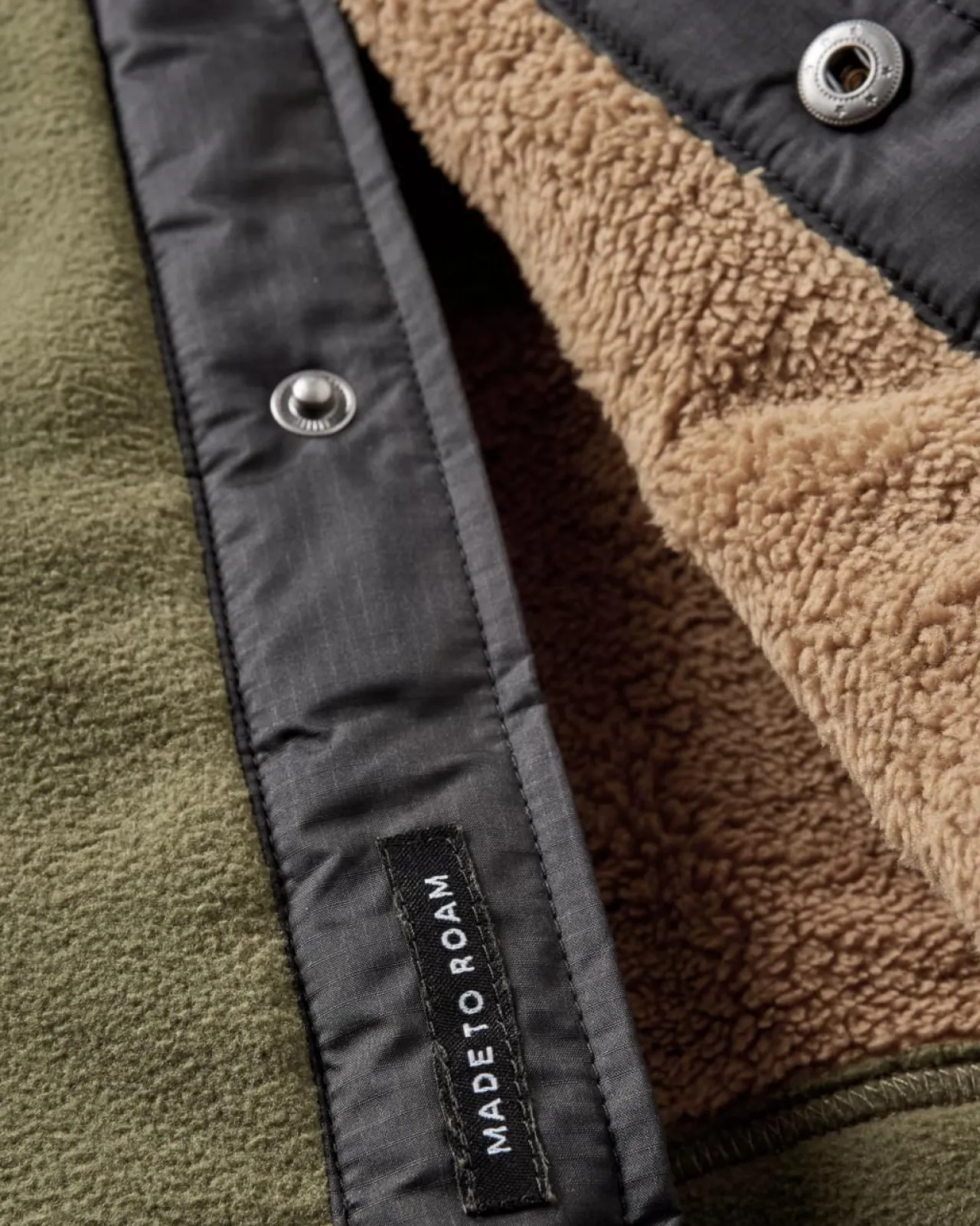firelight_sherpa_gefttertes_overshirt__khaki_5.webp Outlet Firelight Sherpa gefüttertes Overshirt - Herren Hemden | Hemdjacken