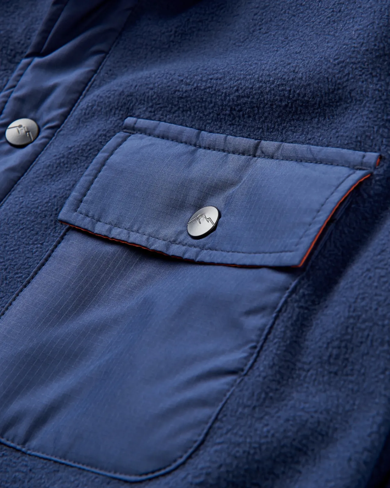 firelight_sherpa_gefttertes_overshirt__tiefes_marineblau_5.webp Store Firelight Sherpa gefüttertes Overshirt - Tiefes Marineblau Herren Hemden | Hemdjacken