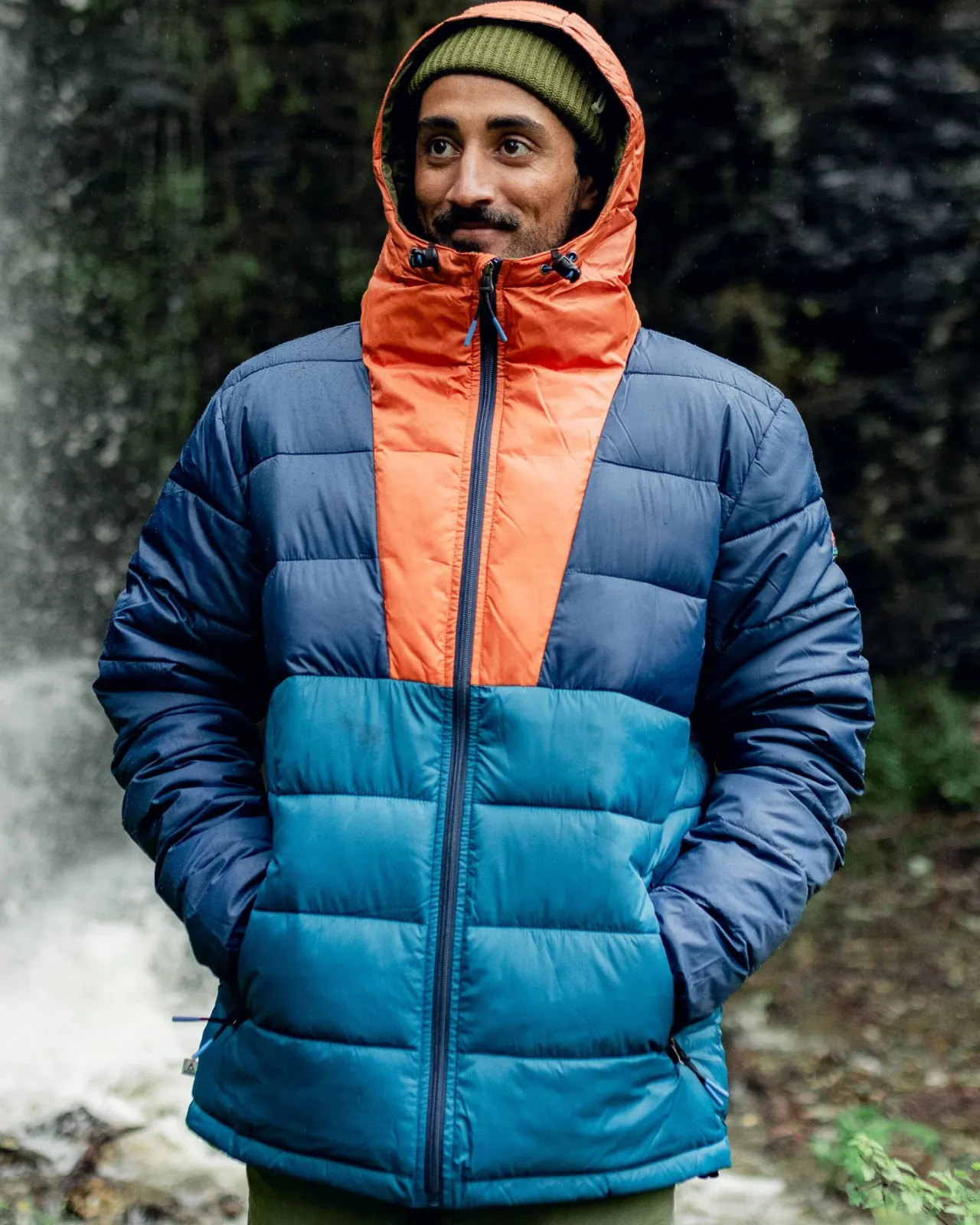 Sale Flynn Recycelte Isolierjacke - Dunkles Marineblau / Verbranntes Orange Herren Isoliert