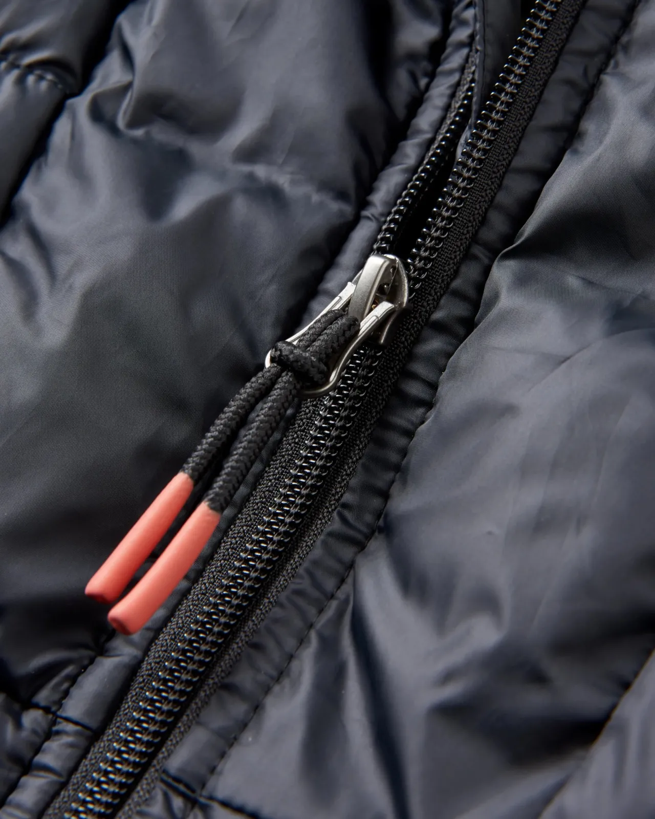 flynn_recycelte_isolierjacke__schwarz_5.webp Store Flynn Recycelte Isolierjacke - Herren Isoliert