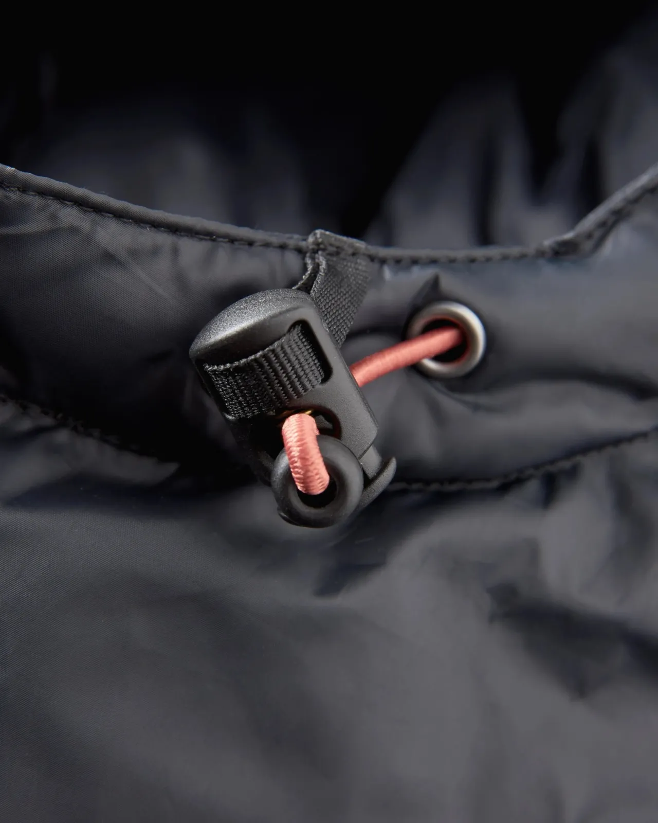 flynn_recycelte_isolierjacke__schwarz_7.webp Store Flynn Recycelte Isolierjacke - Herren Isoliert