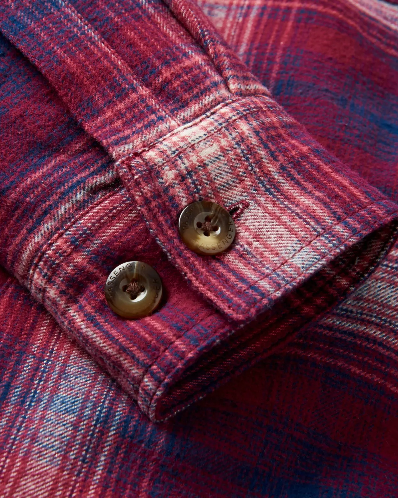 freestyle_sherpagefttertes_overshirt__weinreiches_marineblau_karo_6.webp Outlet Freestyle Sherpa-gefüttertes Overshirt - Wein/Reiches Marineblau Karo Herren Hemden | Hemdjacken